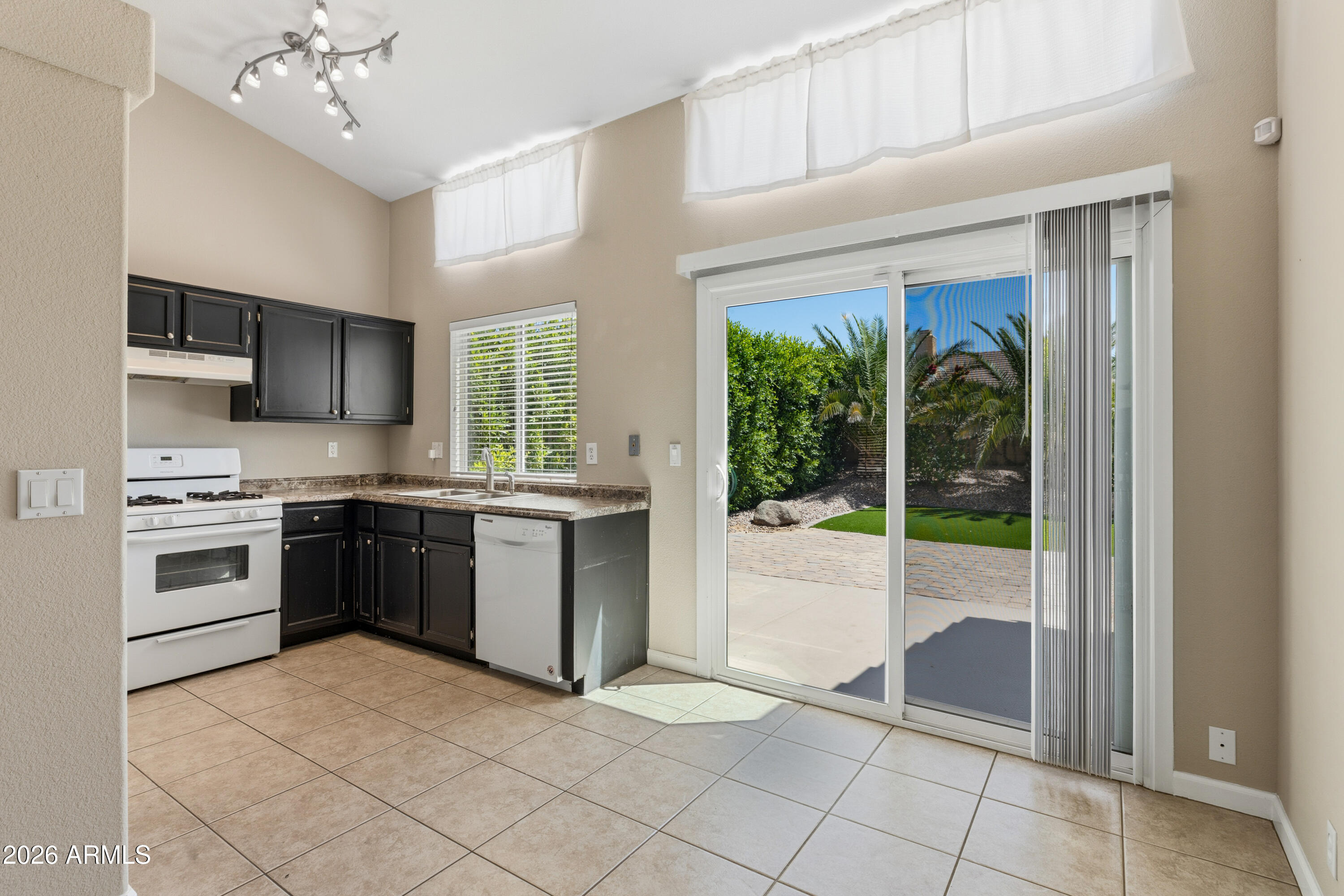 KAUFMAN BROAD AT DESERT CANYON - Residential