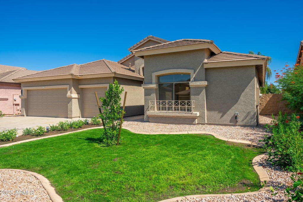 Photo of 1079 S Western Skies Drive, Gilbert, AZ 85296 (MLS # 6927582)