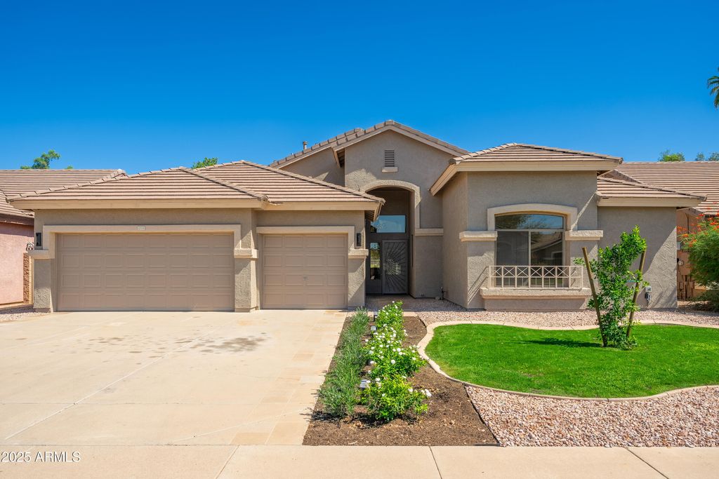 Photo of 1079 S Western Skies Drive, Gilbert, AZ 85296 (MLS # 6927582)