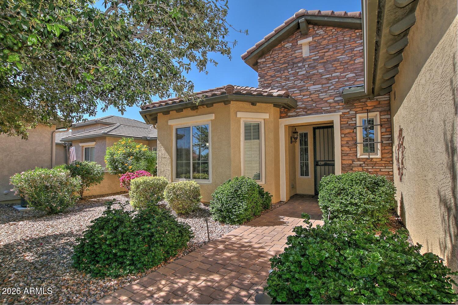 3826 N MONUMENT Drive