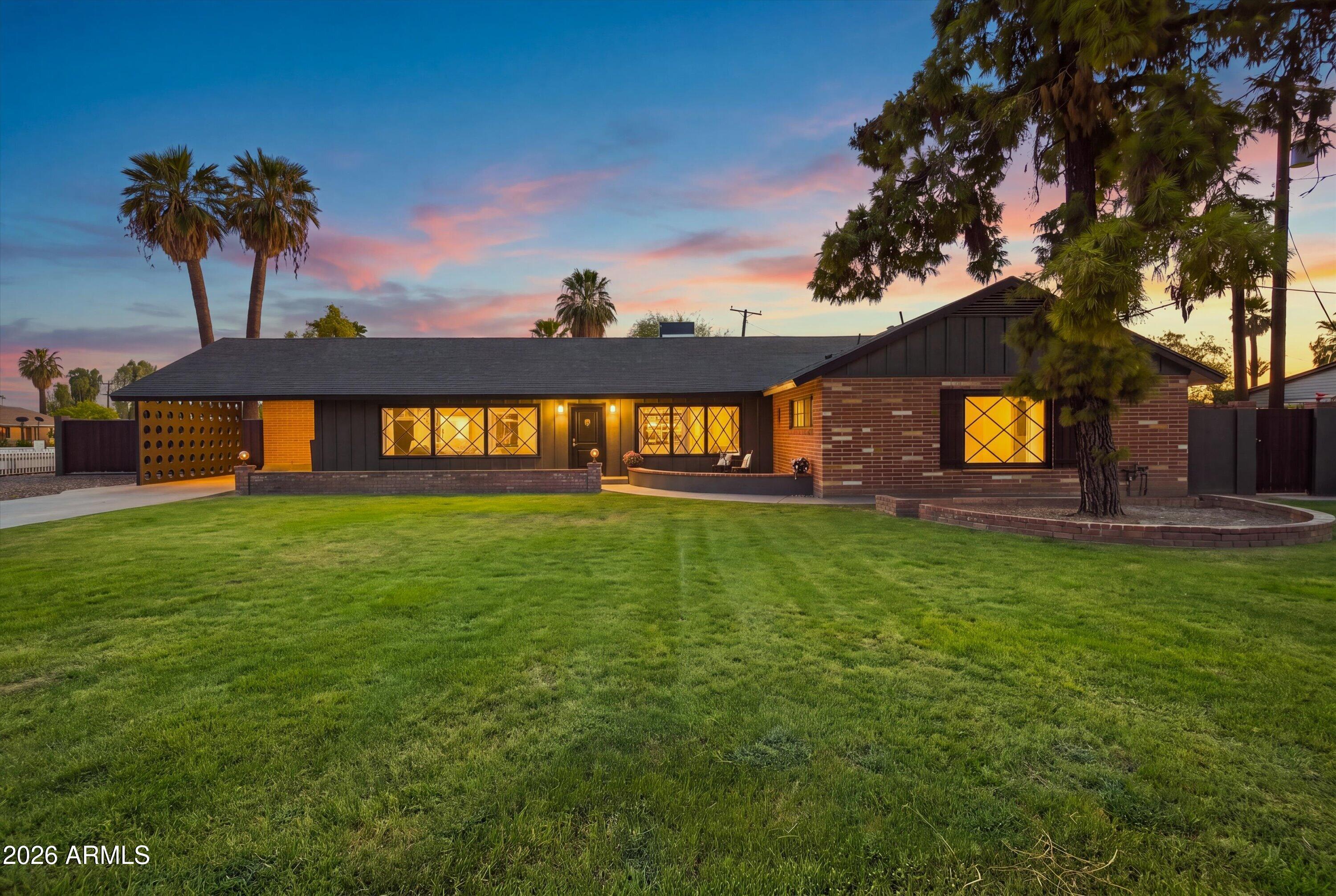 2528 N 48TH Place N
