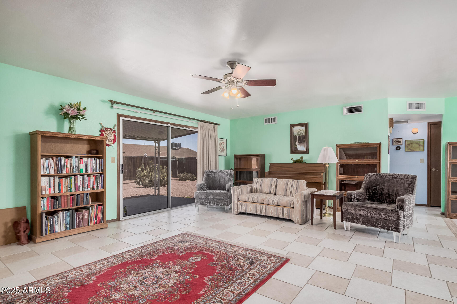 916 W LOUGHLIN Drive