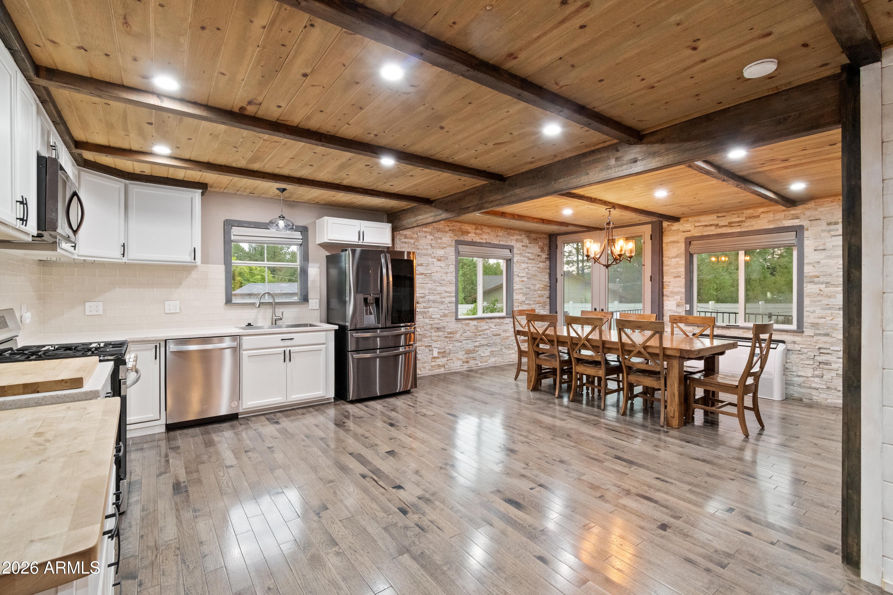 1403 S JULIA Lane
