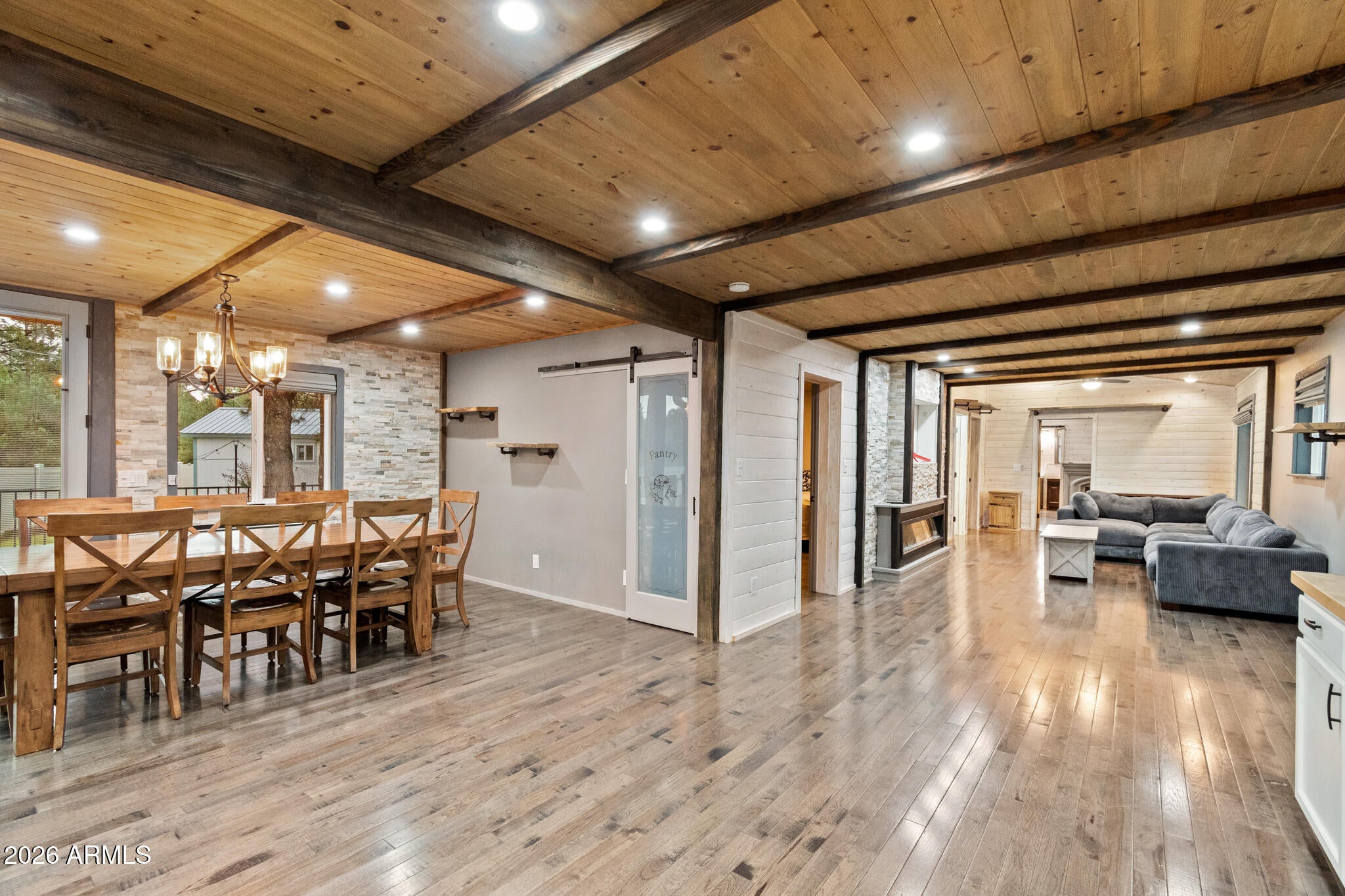 1403 S JULIA Lane