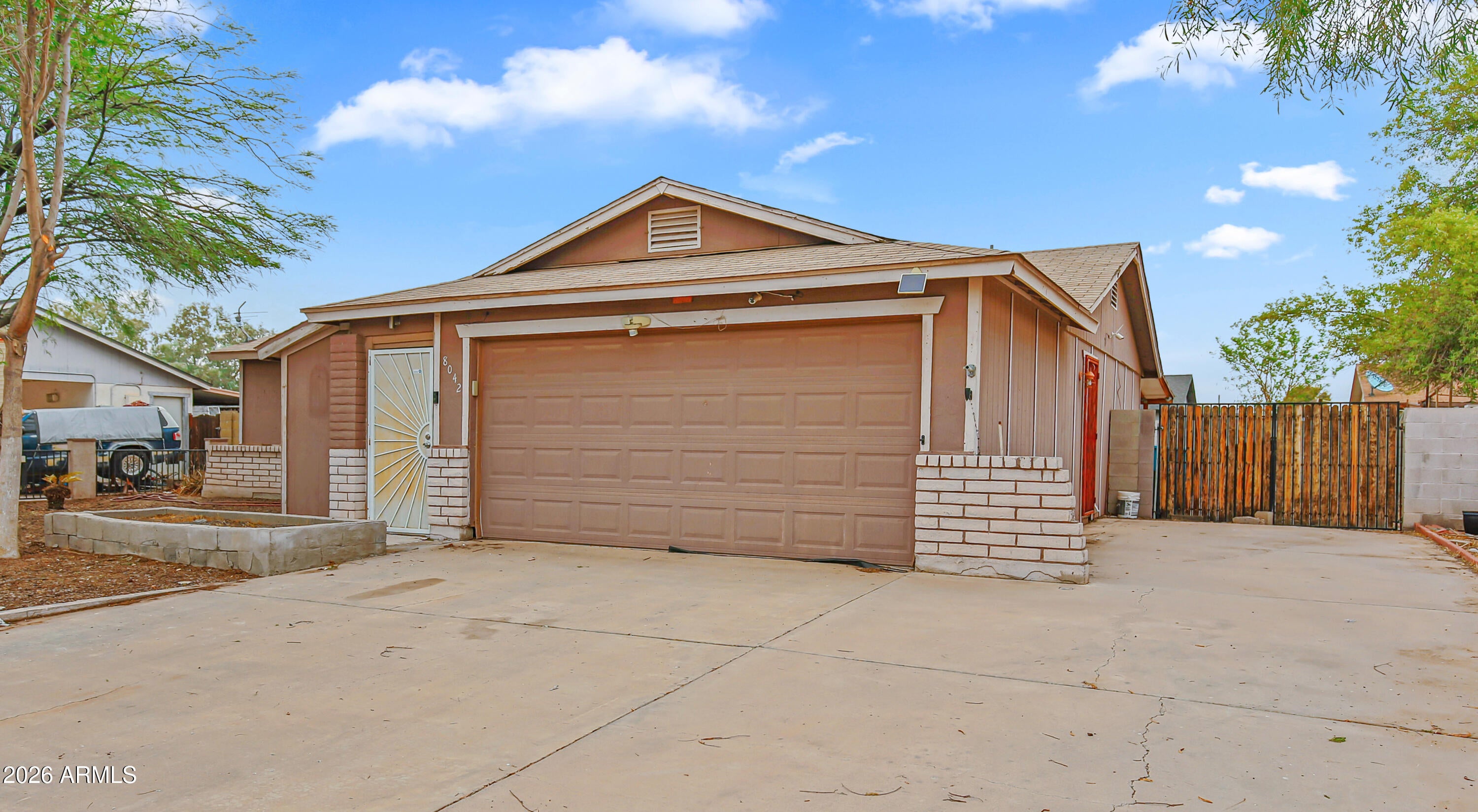 8042 W ELM Street