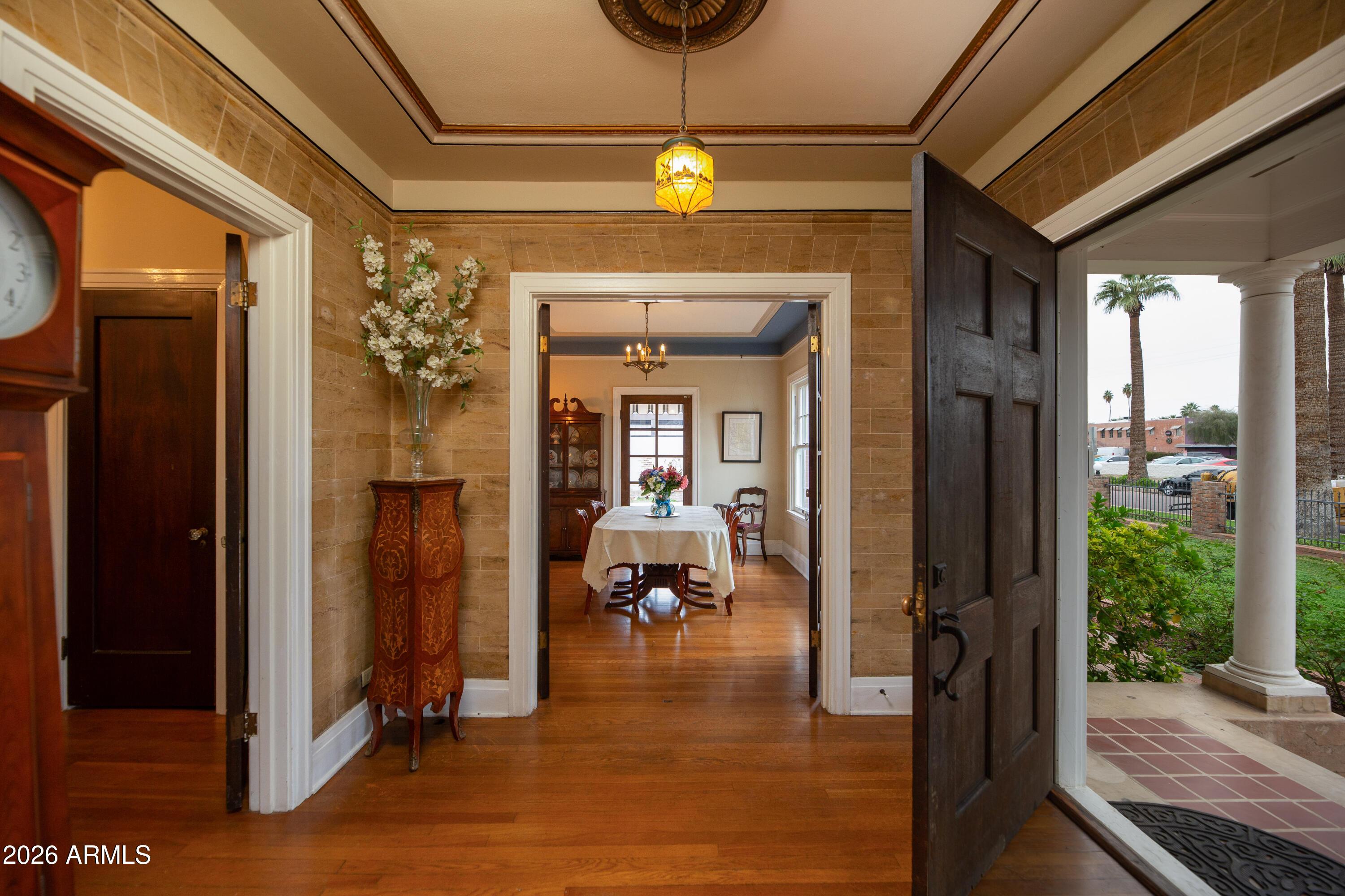 525 W Lynwood Street