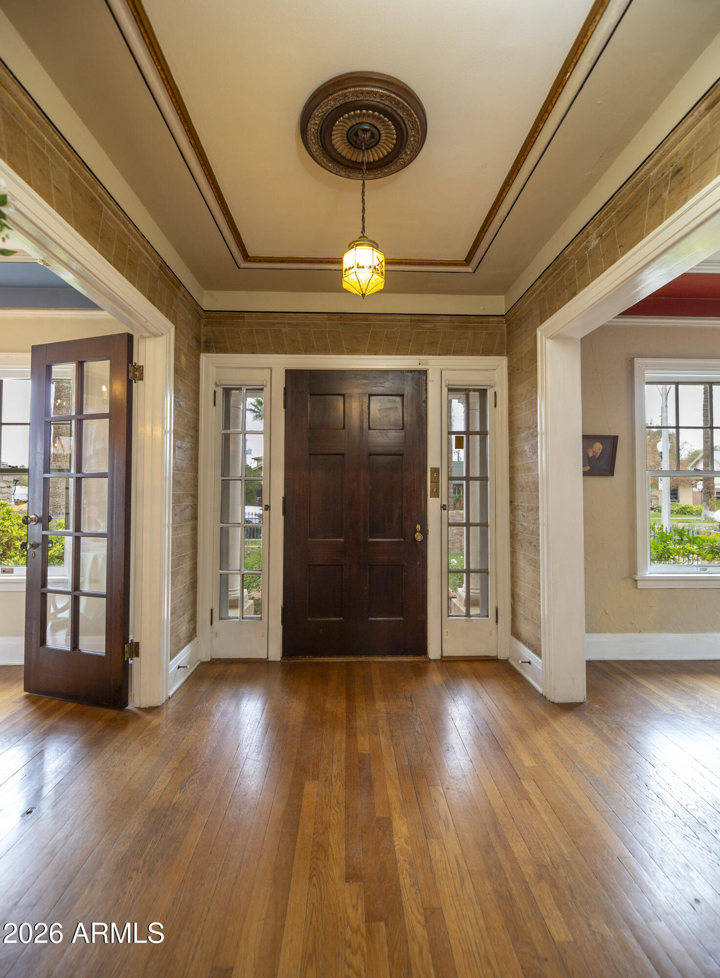 525 W LYNWOOD Street