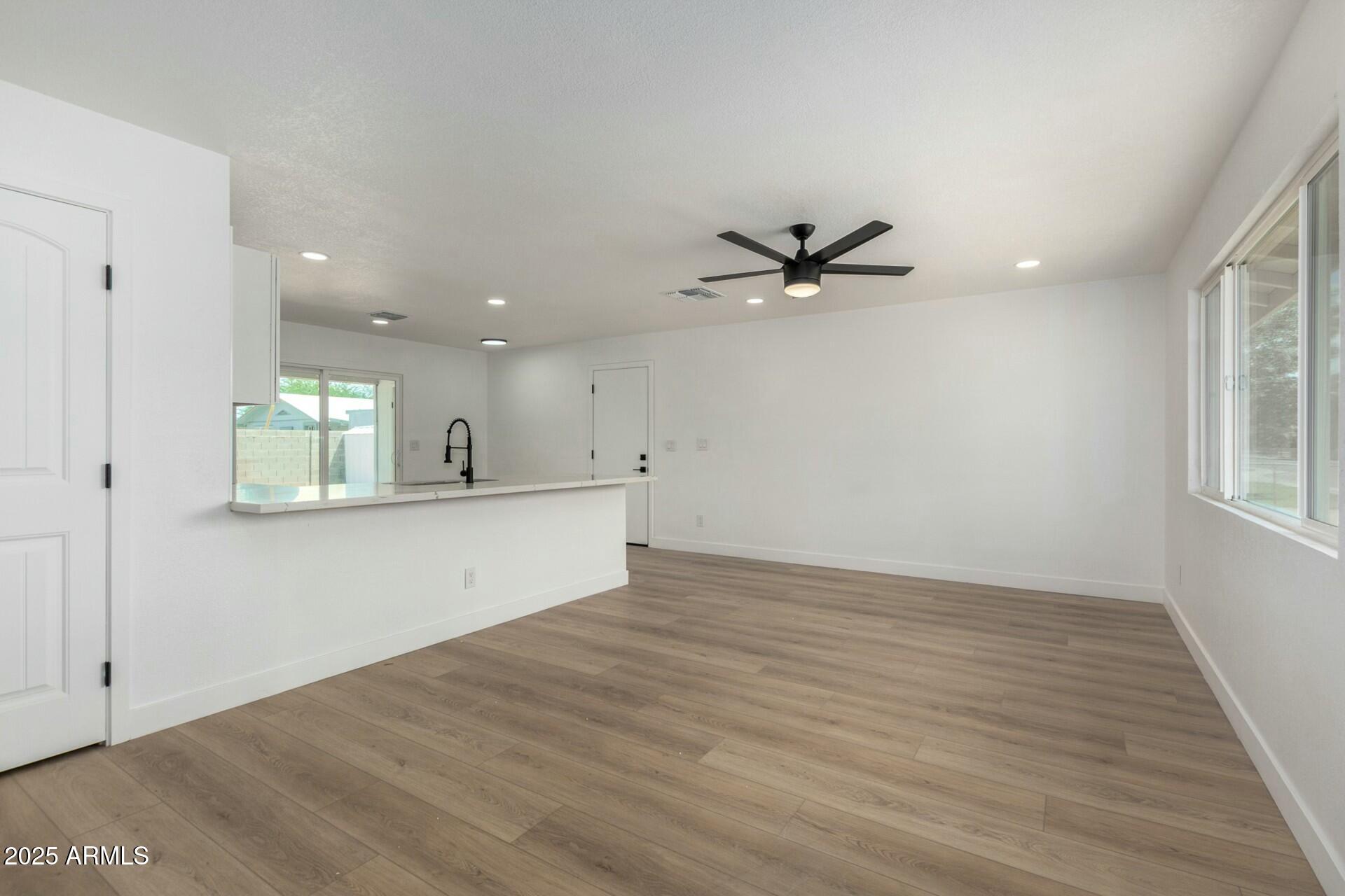 921 S PIONEER --