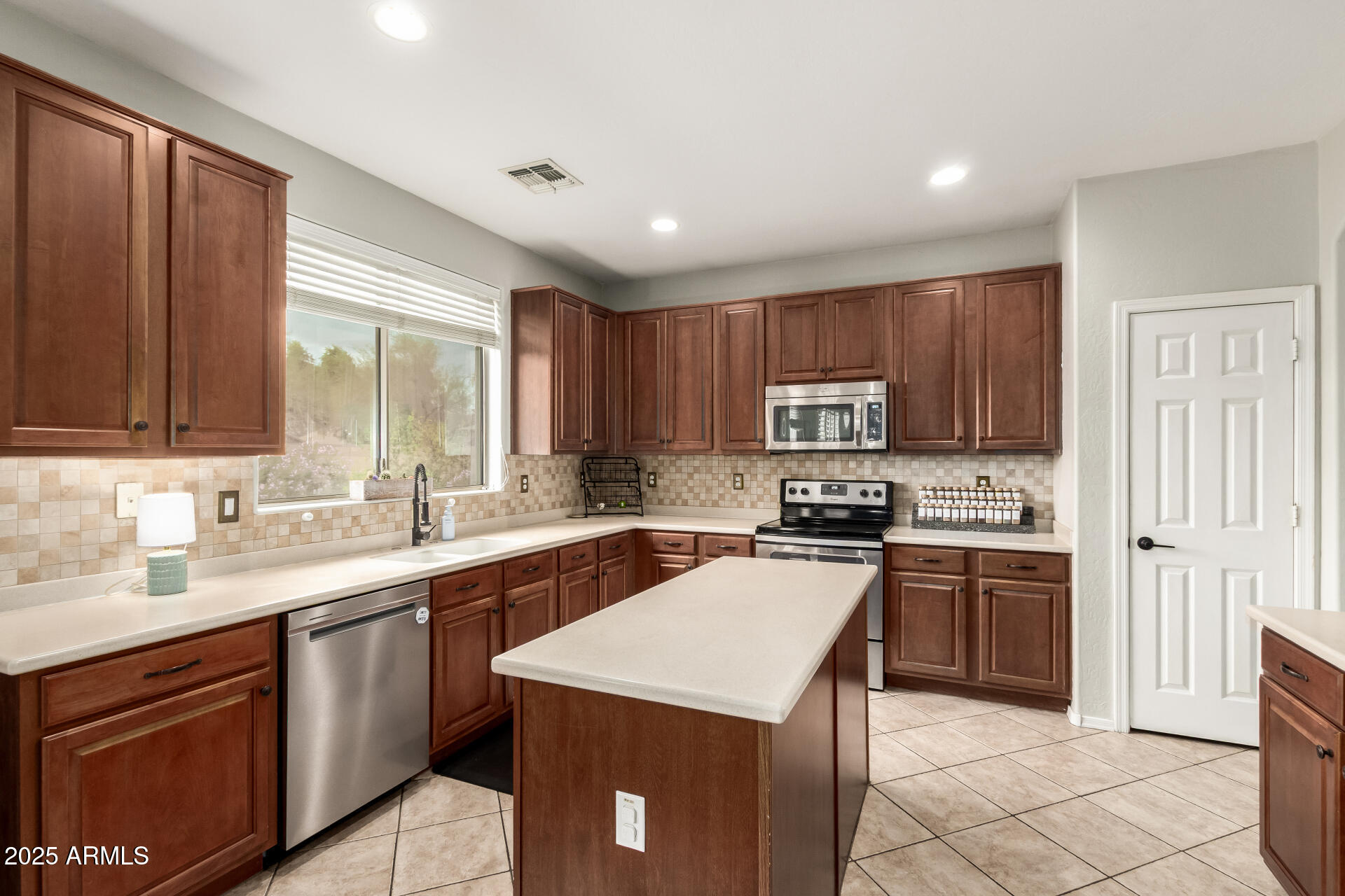 3870 S Velero Street