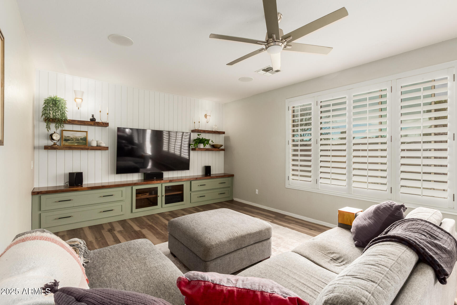 3870 S Velero Street