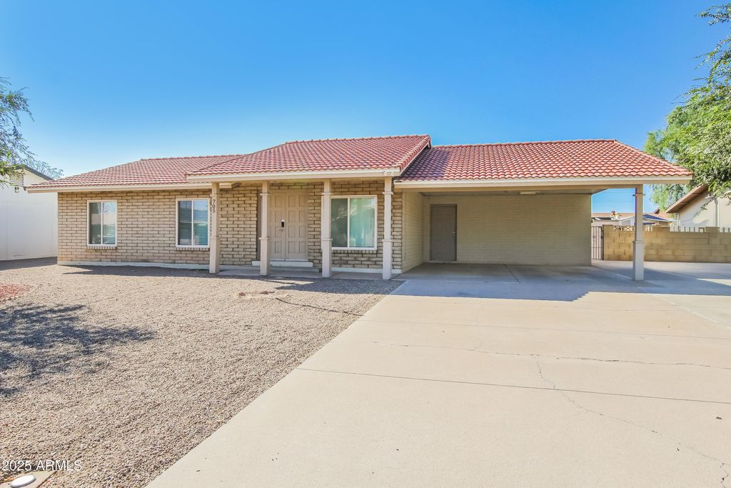 Photo of 705 E Calle Bolo Lane, Goodyear, AZ 85338 (MLS # 6920789)
