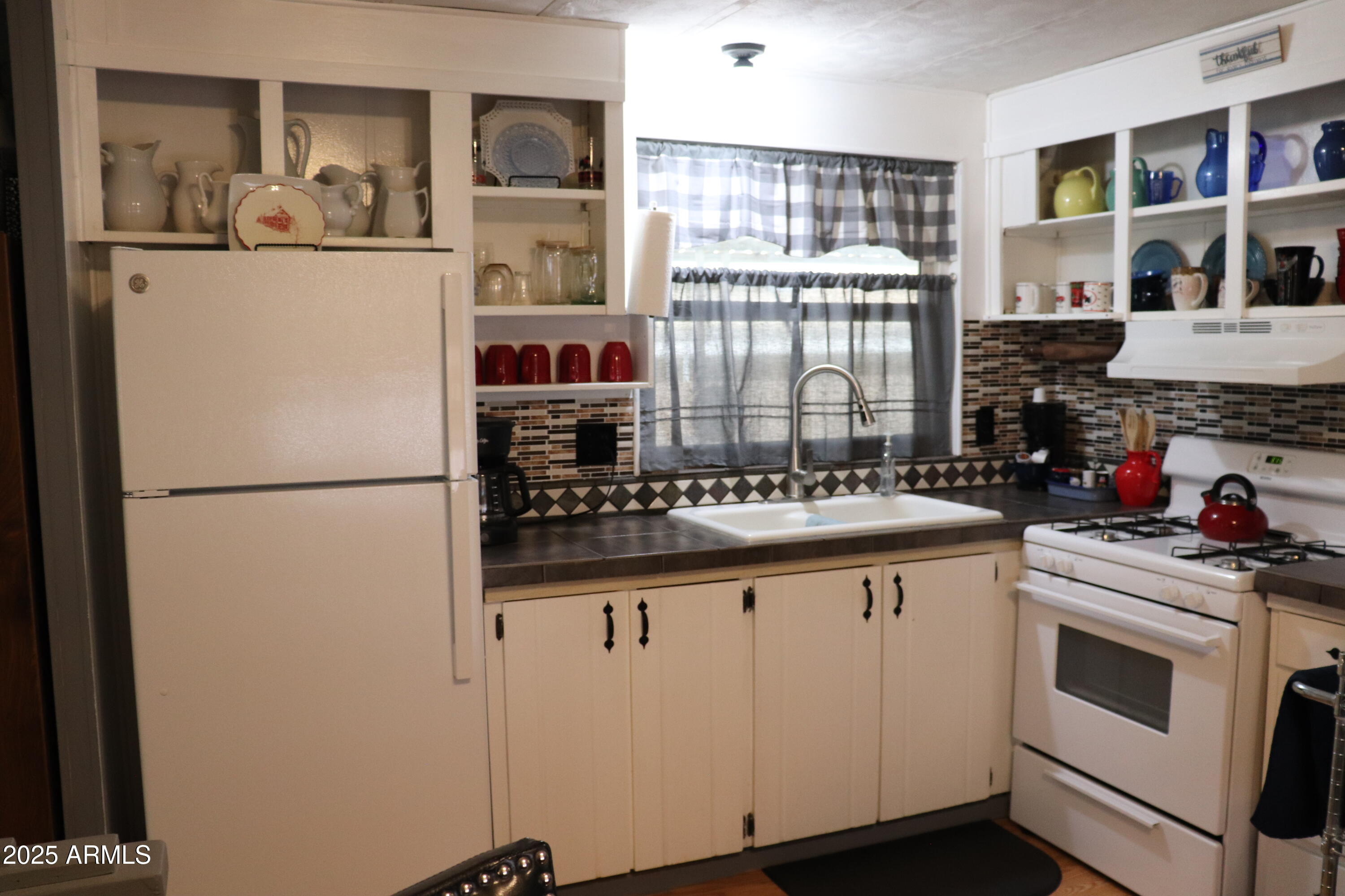 325 W State Route 89a -- 16