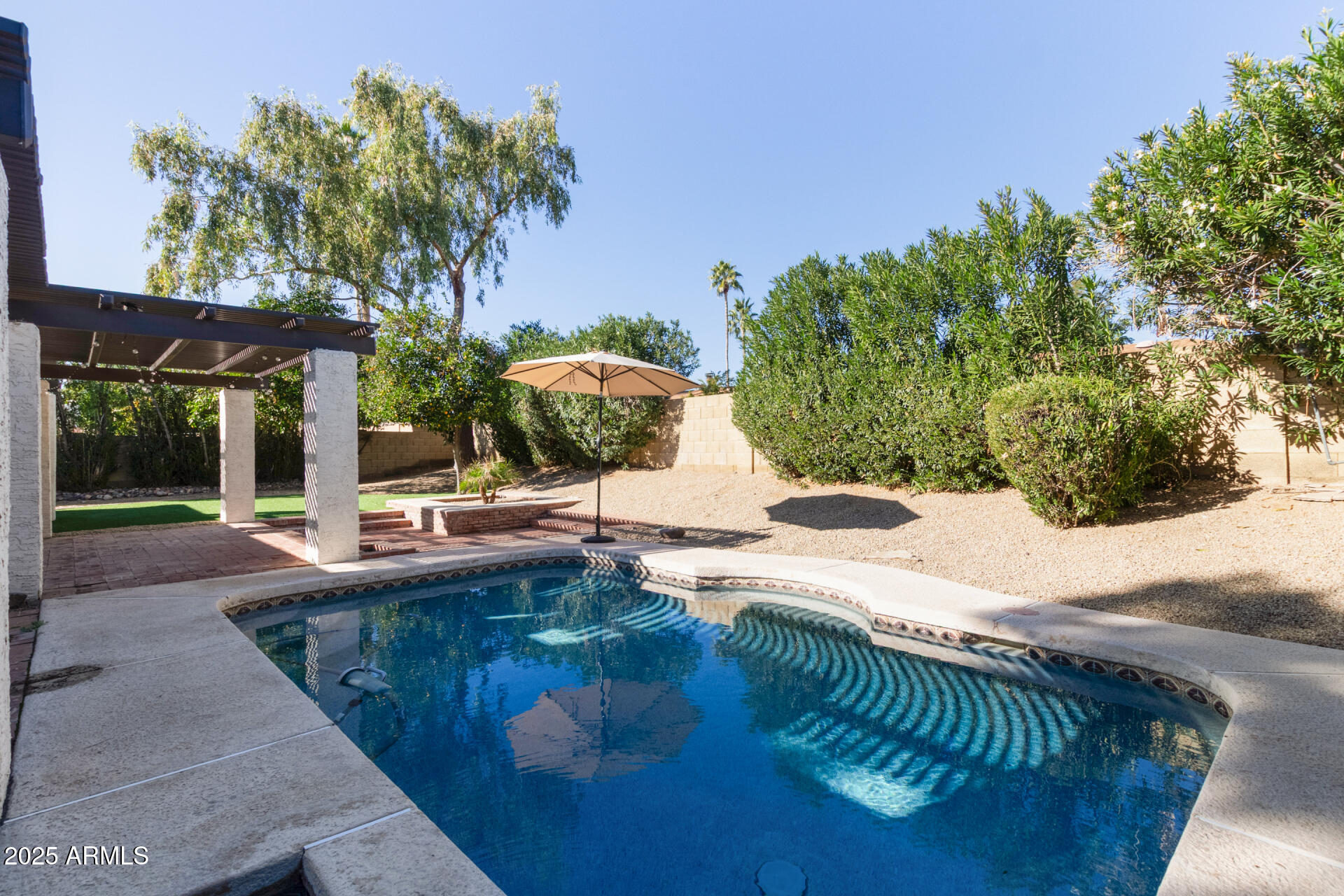 6722 E GRANDVIEW Drive