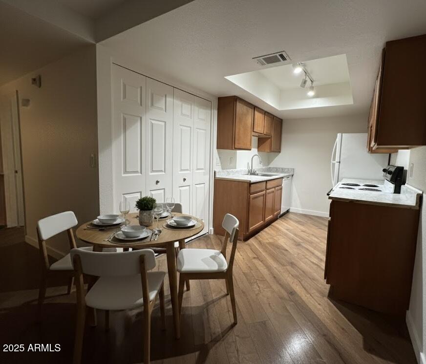 10215 N 8TH Avenue 1