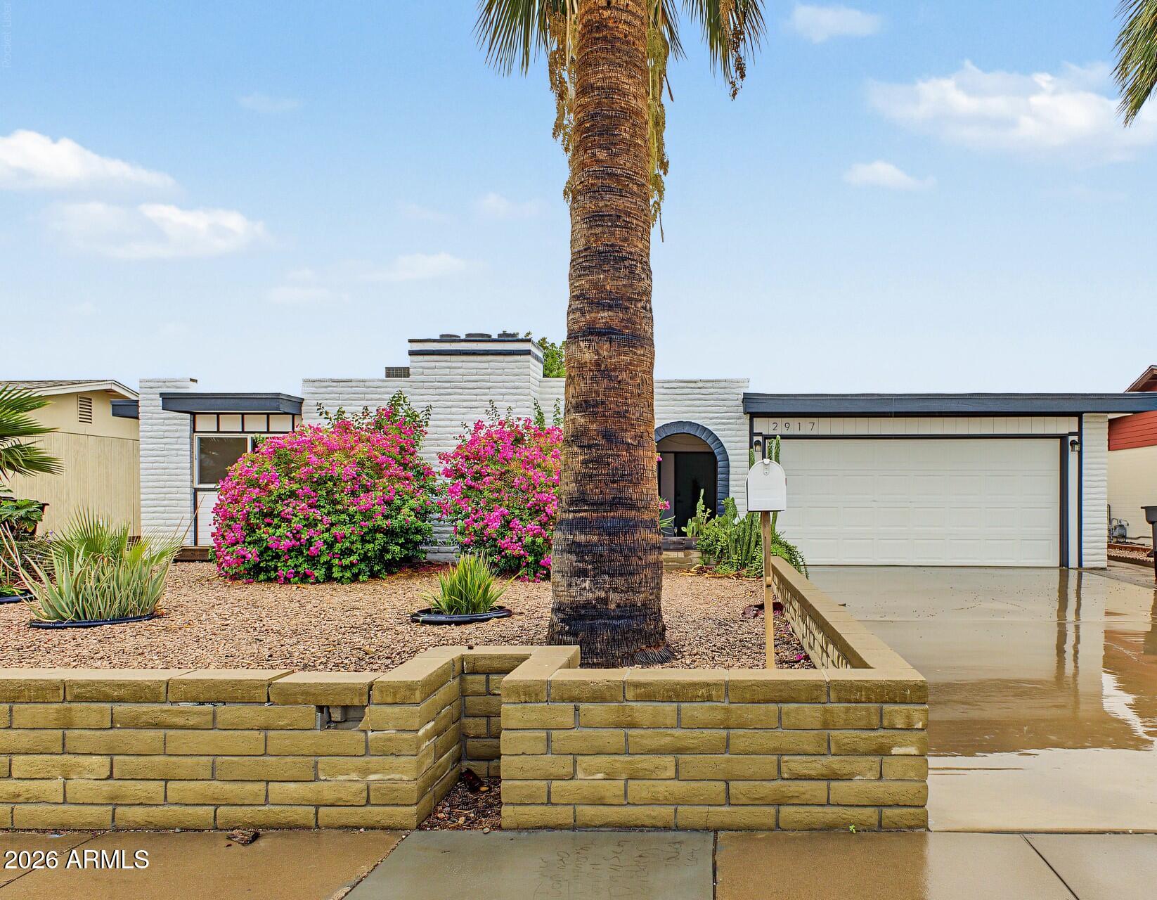2917 W LAUREL Lane
