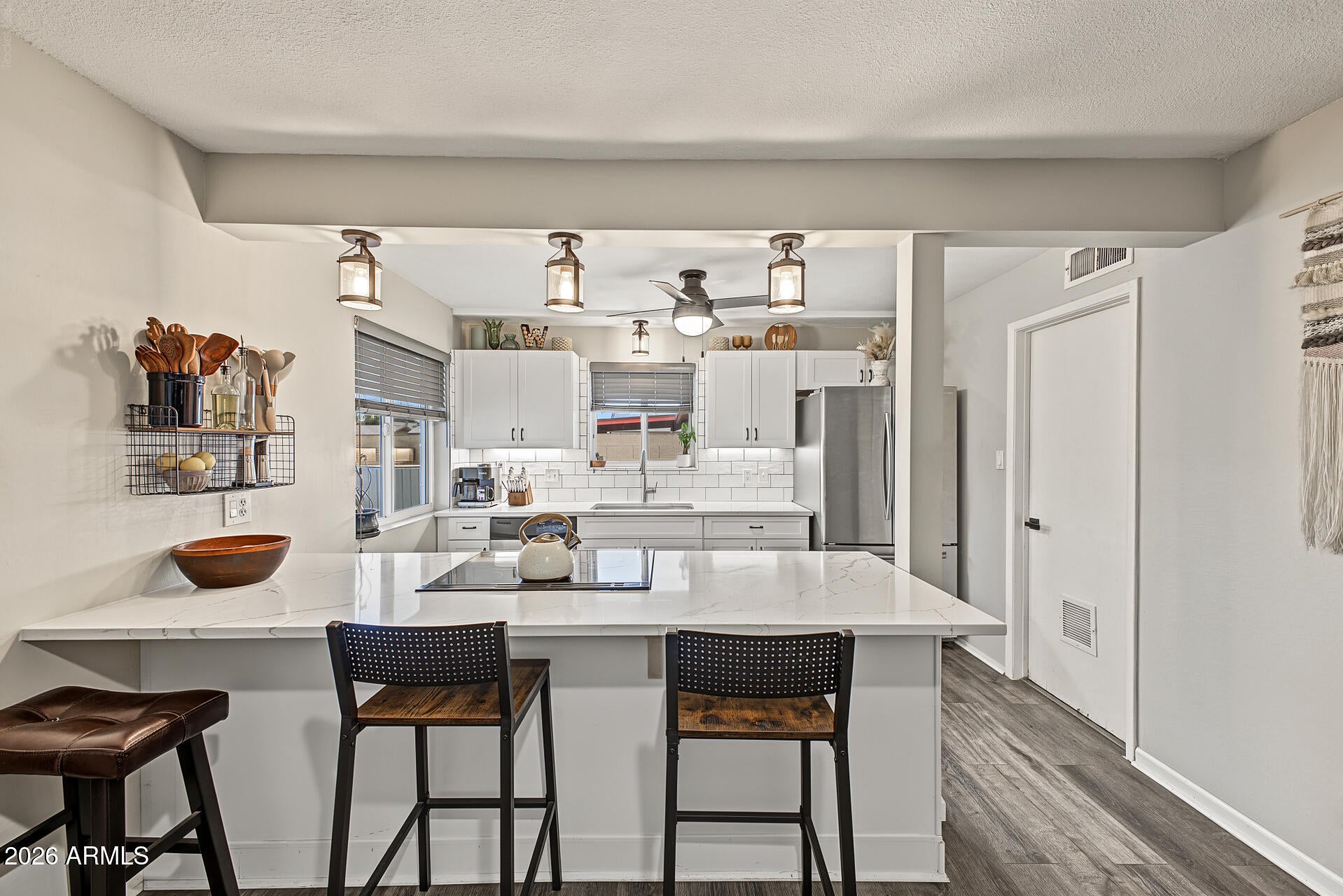 2917 W LAUREL Lane