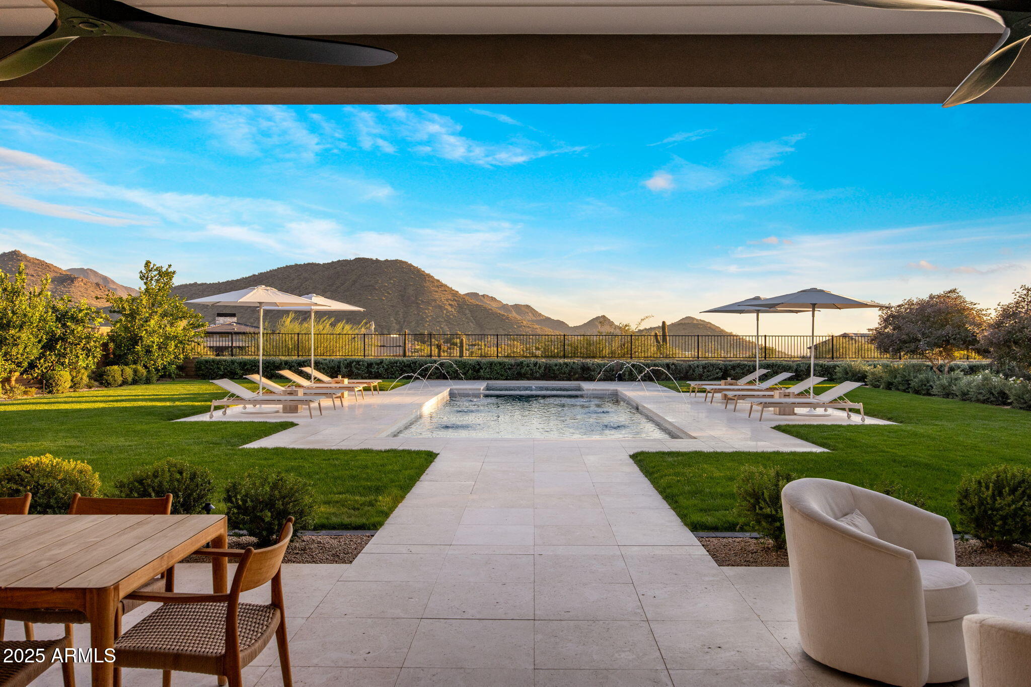 10277 E DE LA O Road