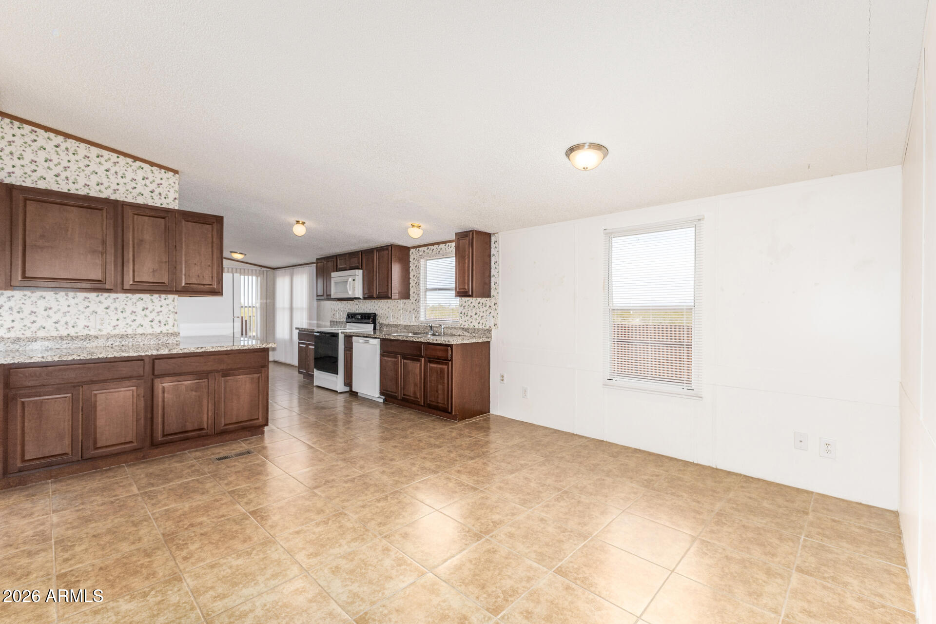 COMM @ NE COR OF SEC 12 5S-9E TH W 1042.26' TH S54 - Residential