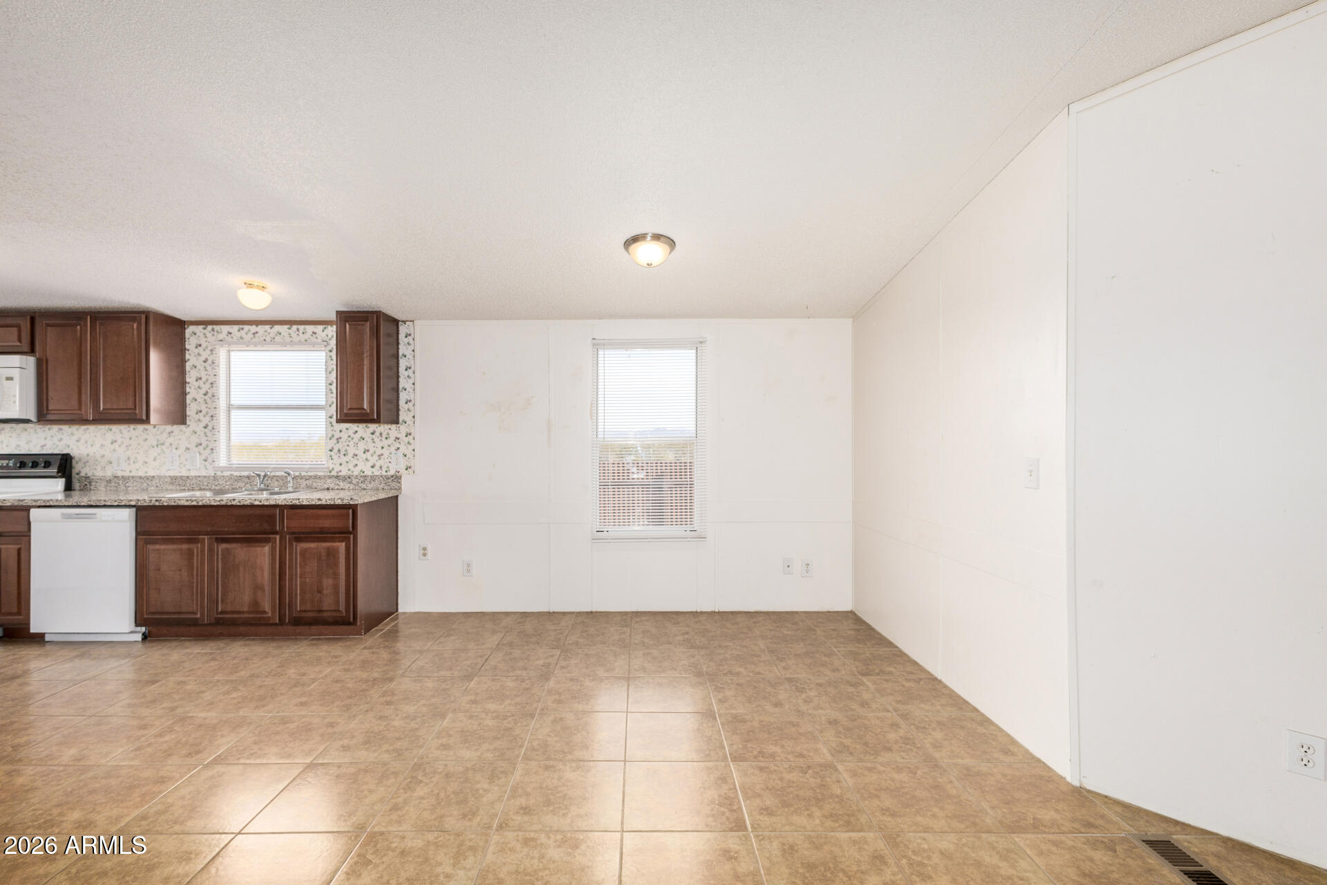 COMM @ NE COR OF SEC 12 5S-9E TH W 1042.26' TH S54 - Residential