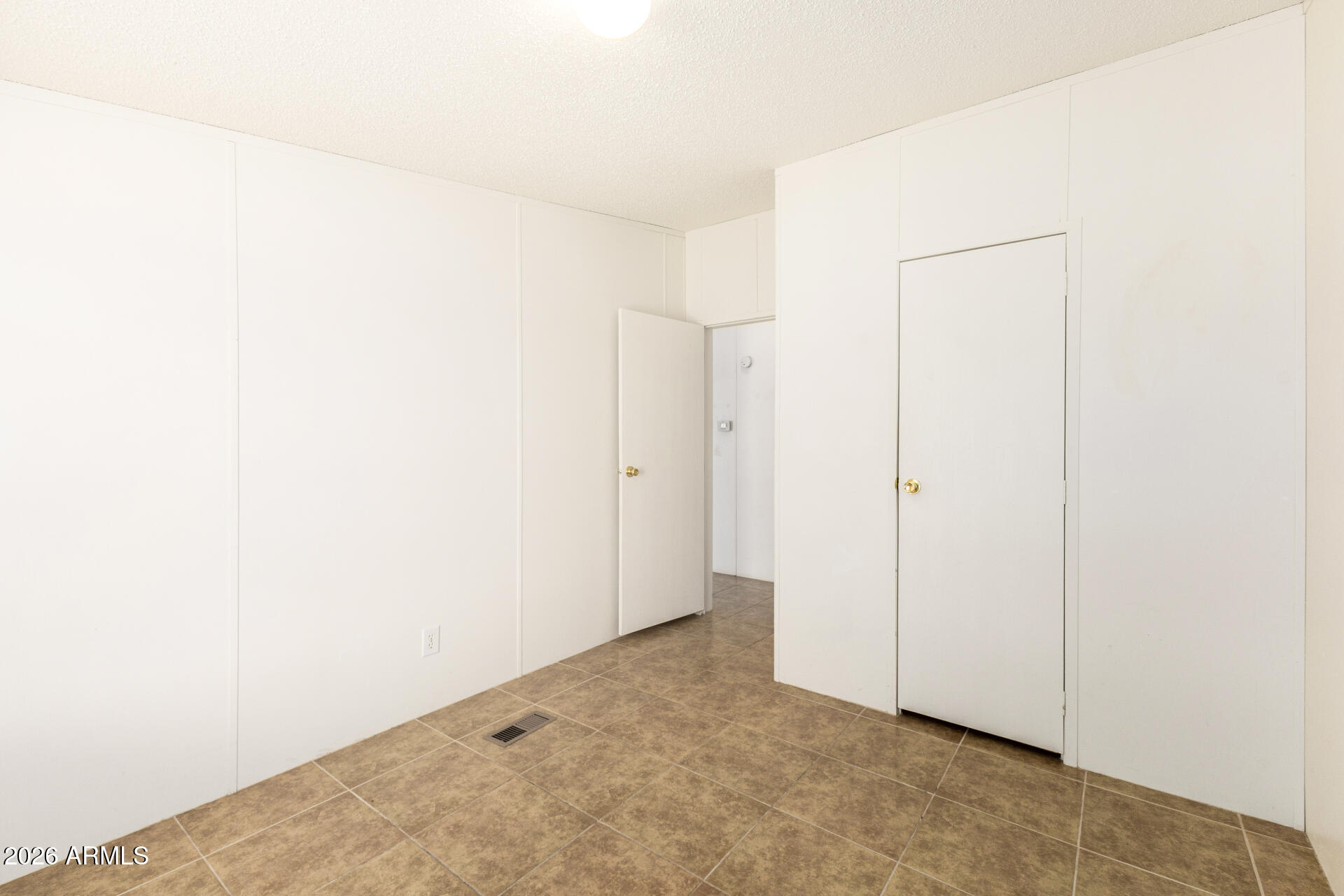 COMM @ NE COR OF SEC 12 5S-9E TH W 1042.26' TH S54 - Residential