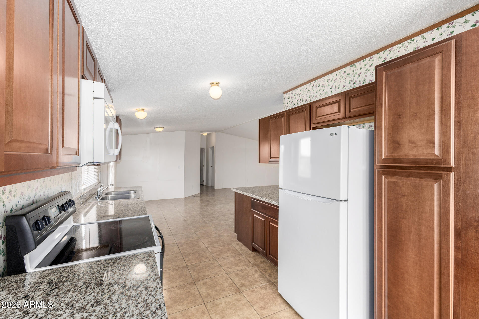 COMM @ NE COR OF SEC 12 5S-9E TH W 1042.26' TH S54 - Residential