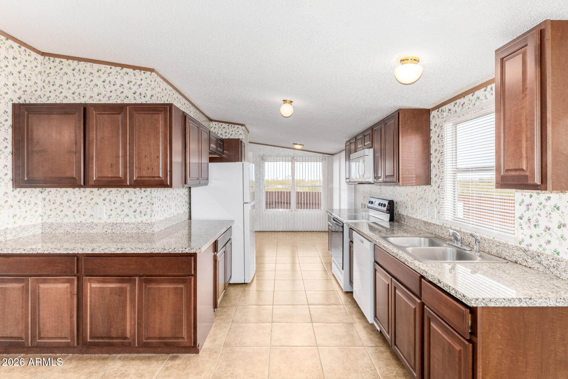 COMM @ NE COR OF SEC 12 5S-9E TH W 1042.26' TH S54 - Residential