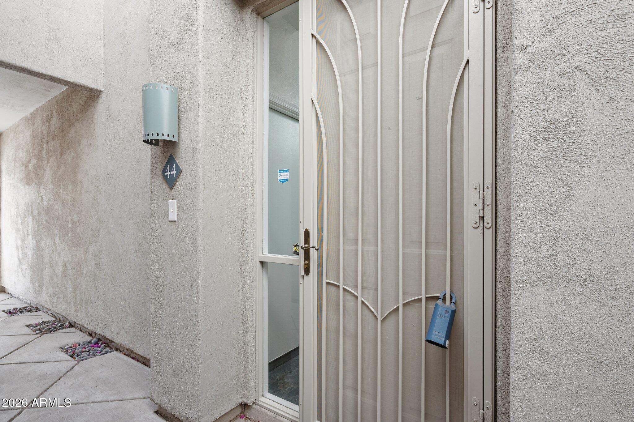 7520 E EARLL Drive 44