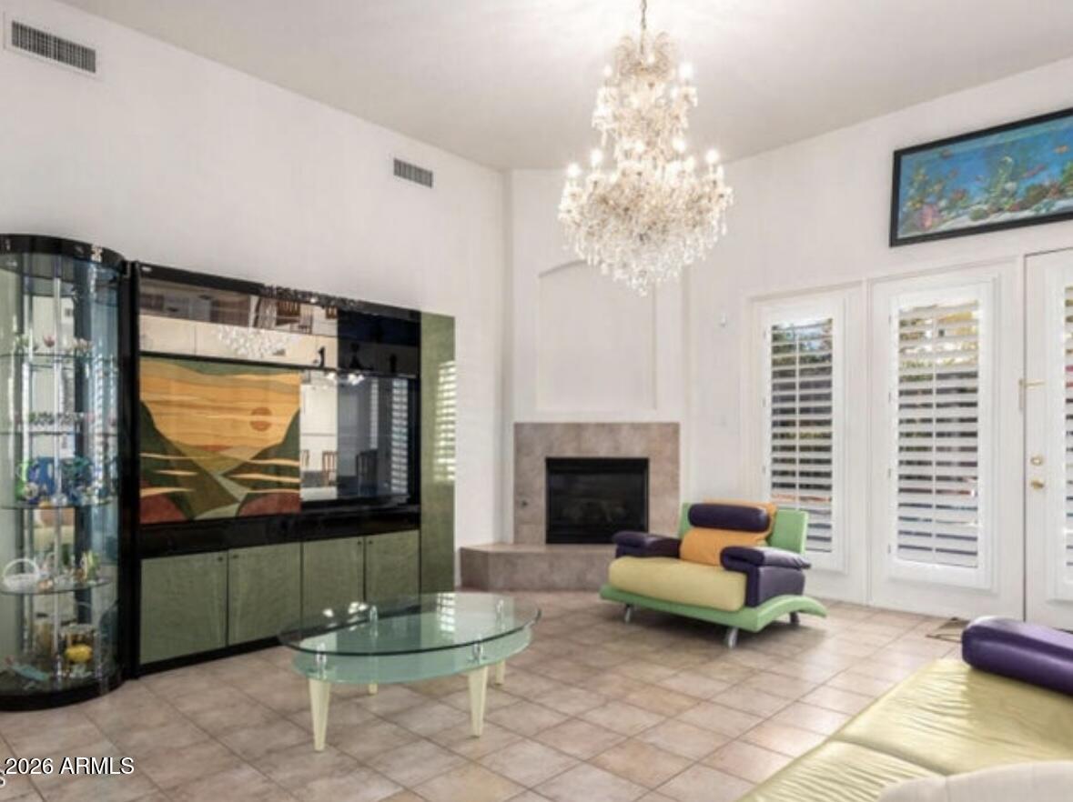 1420 E MICHELLE Drive