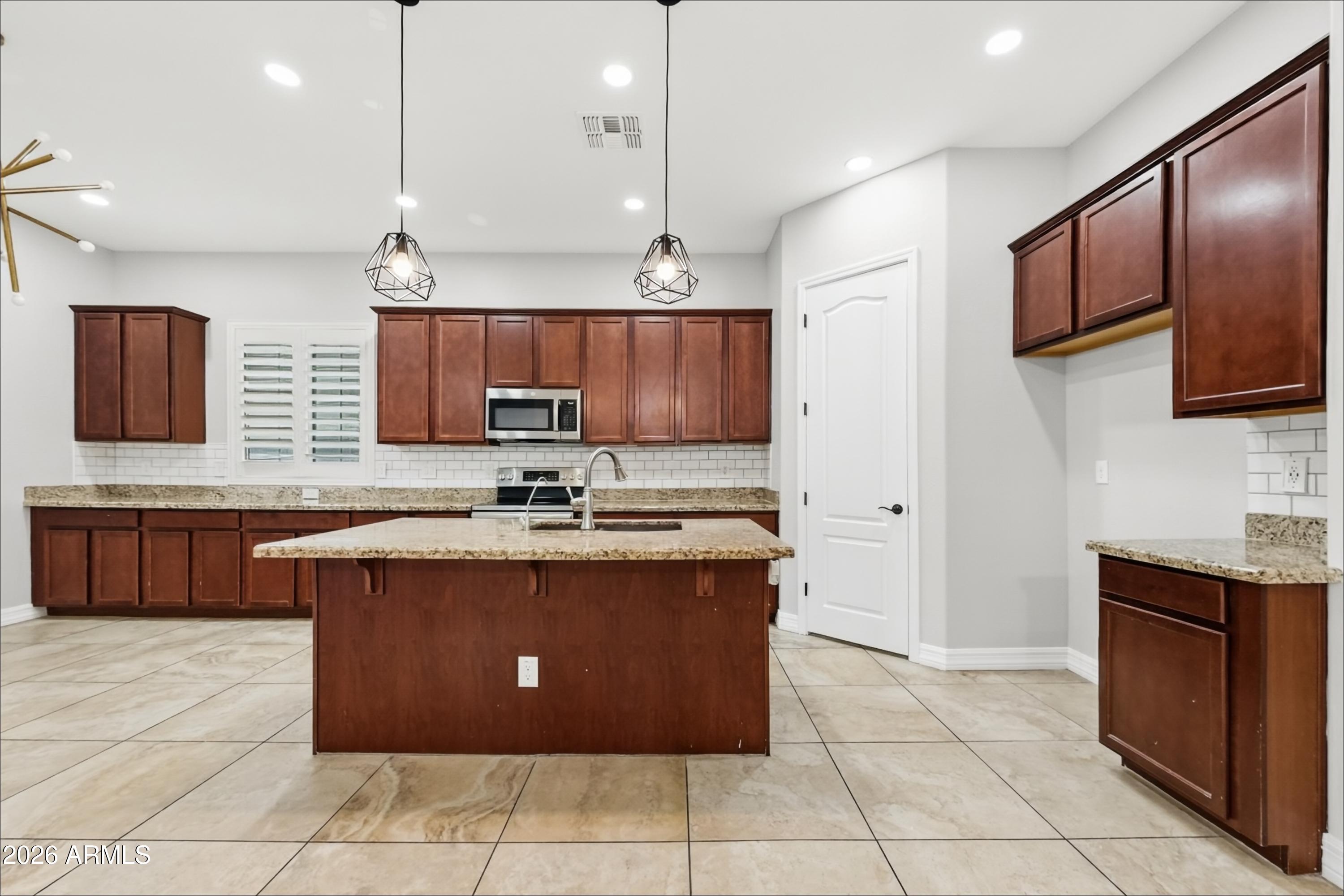 2913 E EBONY Drive