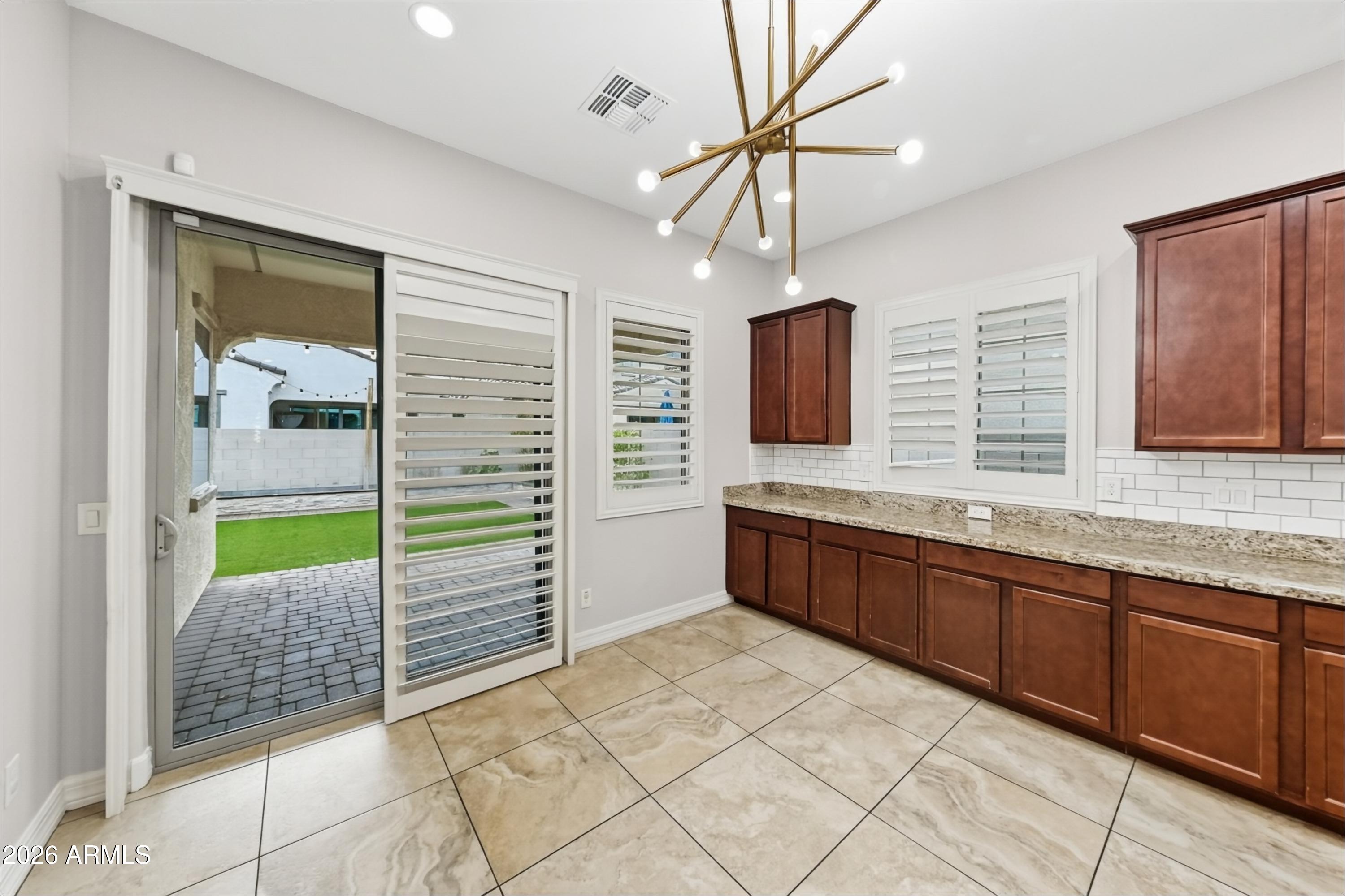 2913 E EBONY Drive