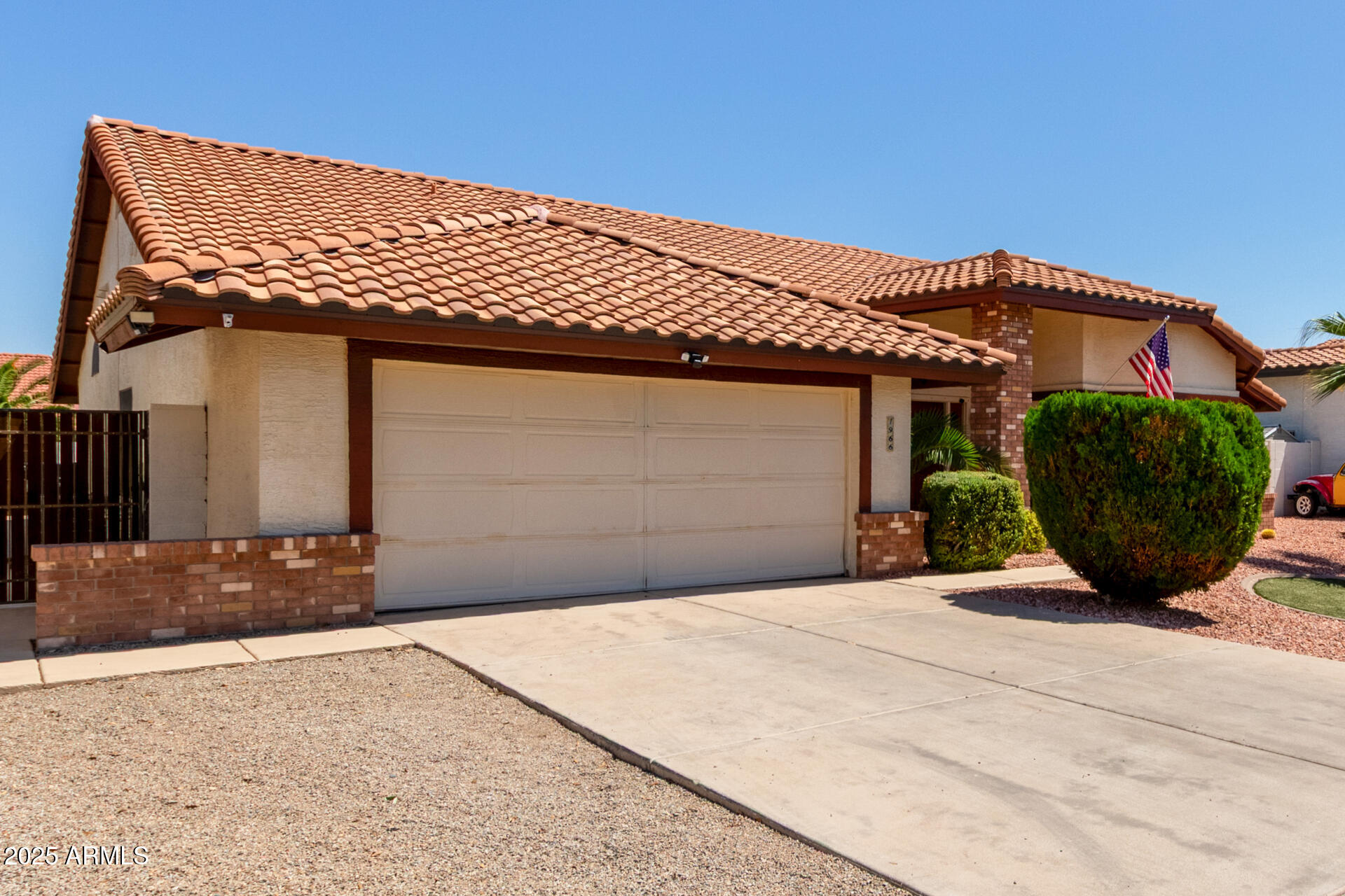 1966 E BELMONT Drive