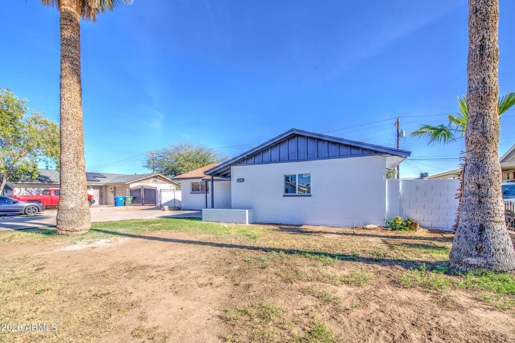 Photo of 6001 W Pinchot Avenue, Phoenix, AZ 85033 (MLS # 6999460)