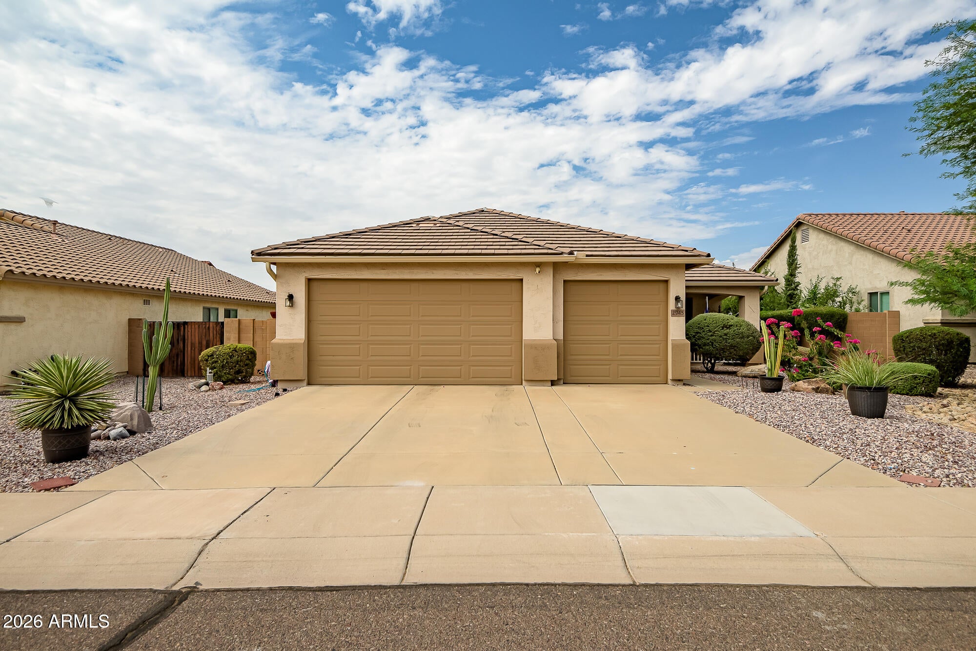 2945 W GOLDMINE MOUNTAIN Drive
