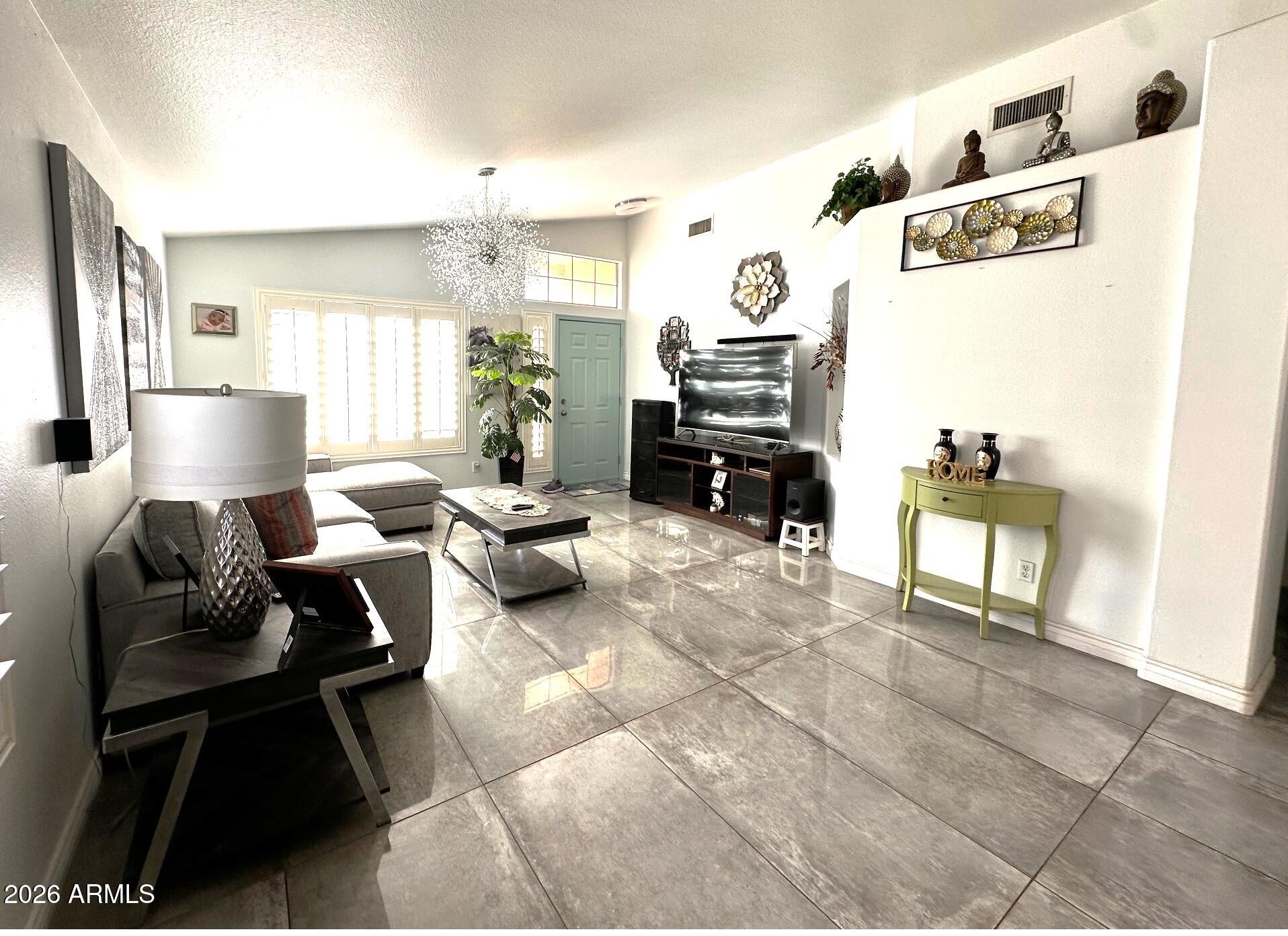 1094 W HEATHER Avenue