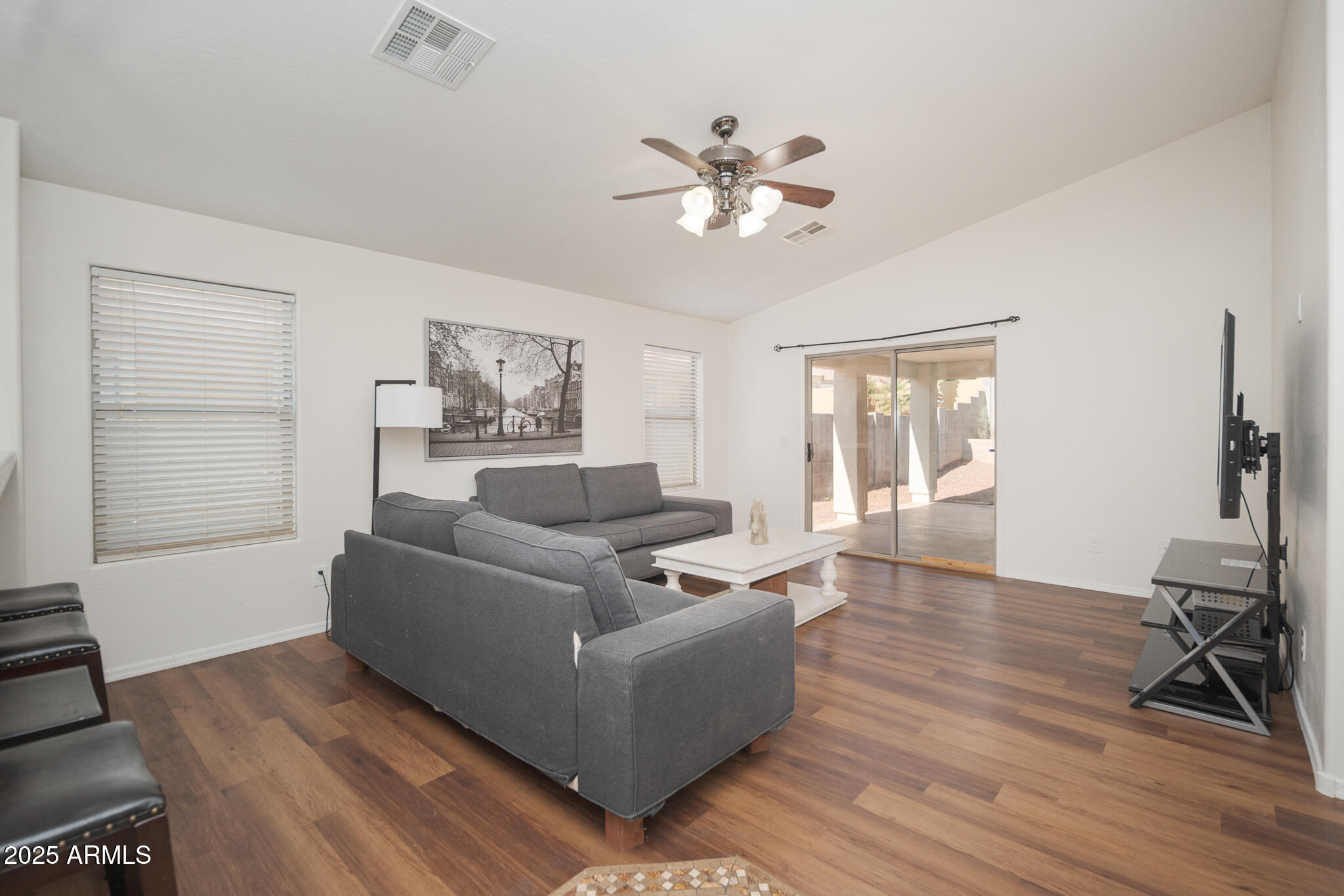 25800 W GLOBE Avenue