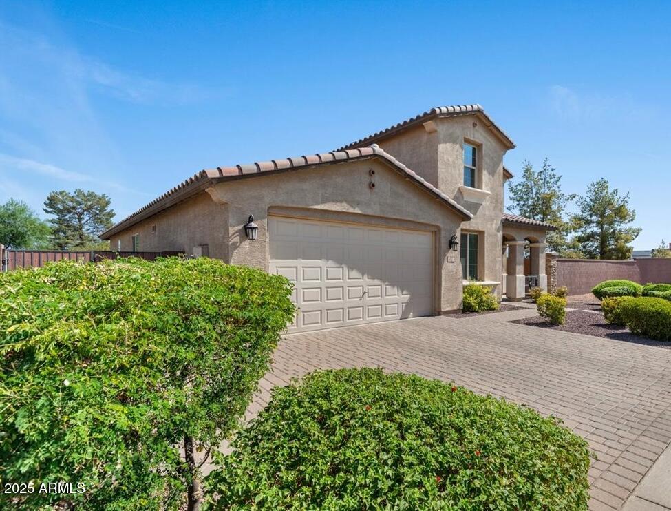 62 W HACKBERRY Avenue