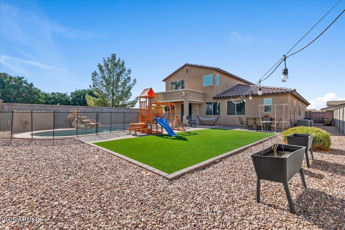 62 W HACKBERRY Avenue