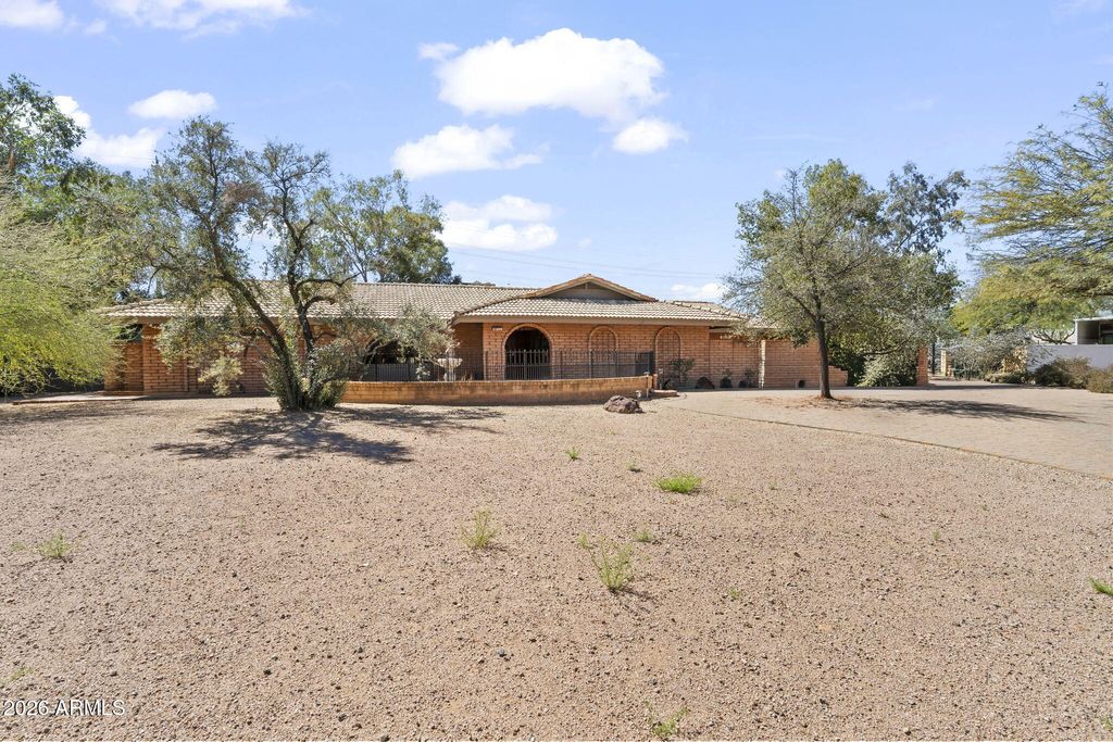 Photo of 9711 E Becker Lane, Scottsdale, AZ 85260 (MLS # 6999322)