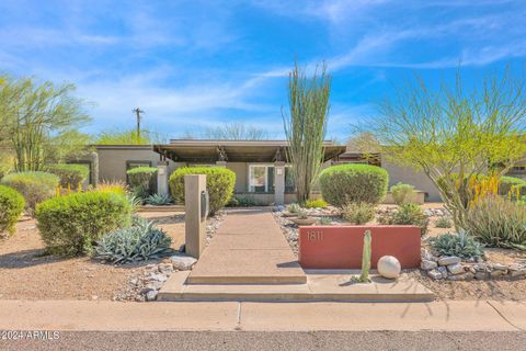 Single Family Residence in Phoenix AZ 1811 AURELIUS Avenue.jpg
