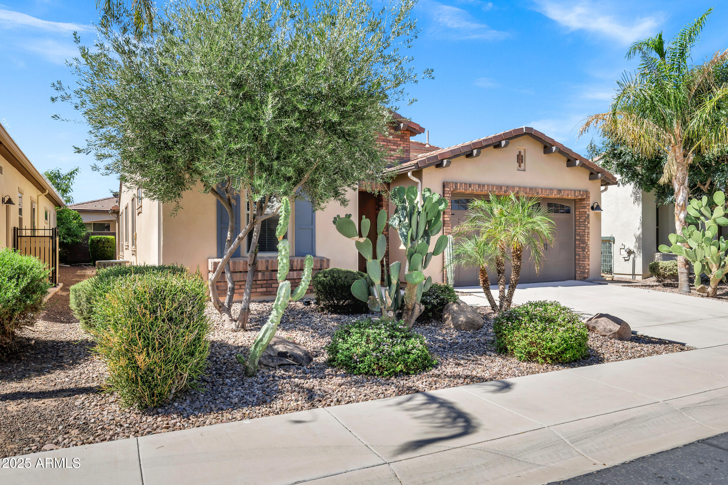 Homes 2 119 E CAMELLIA Way