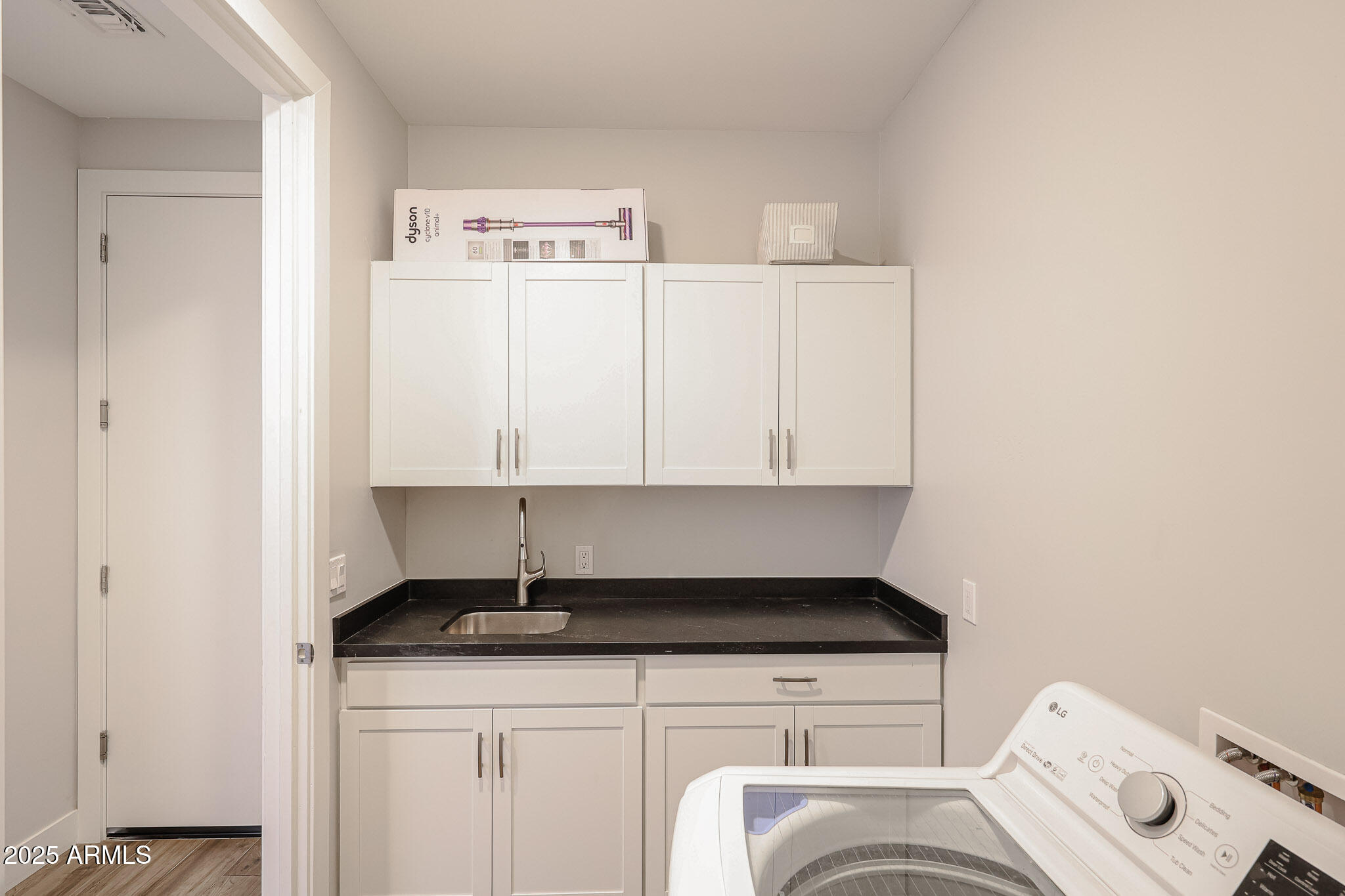 Scottsdale, Arizona 85251, United States, 4 Bedrooms Bedrooms, ,3 BathroomsBathrooms,Residential,Active,252696