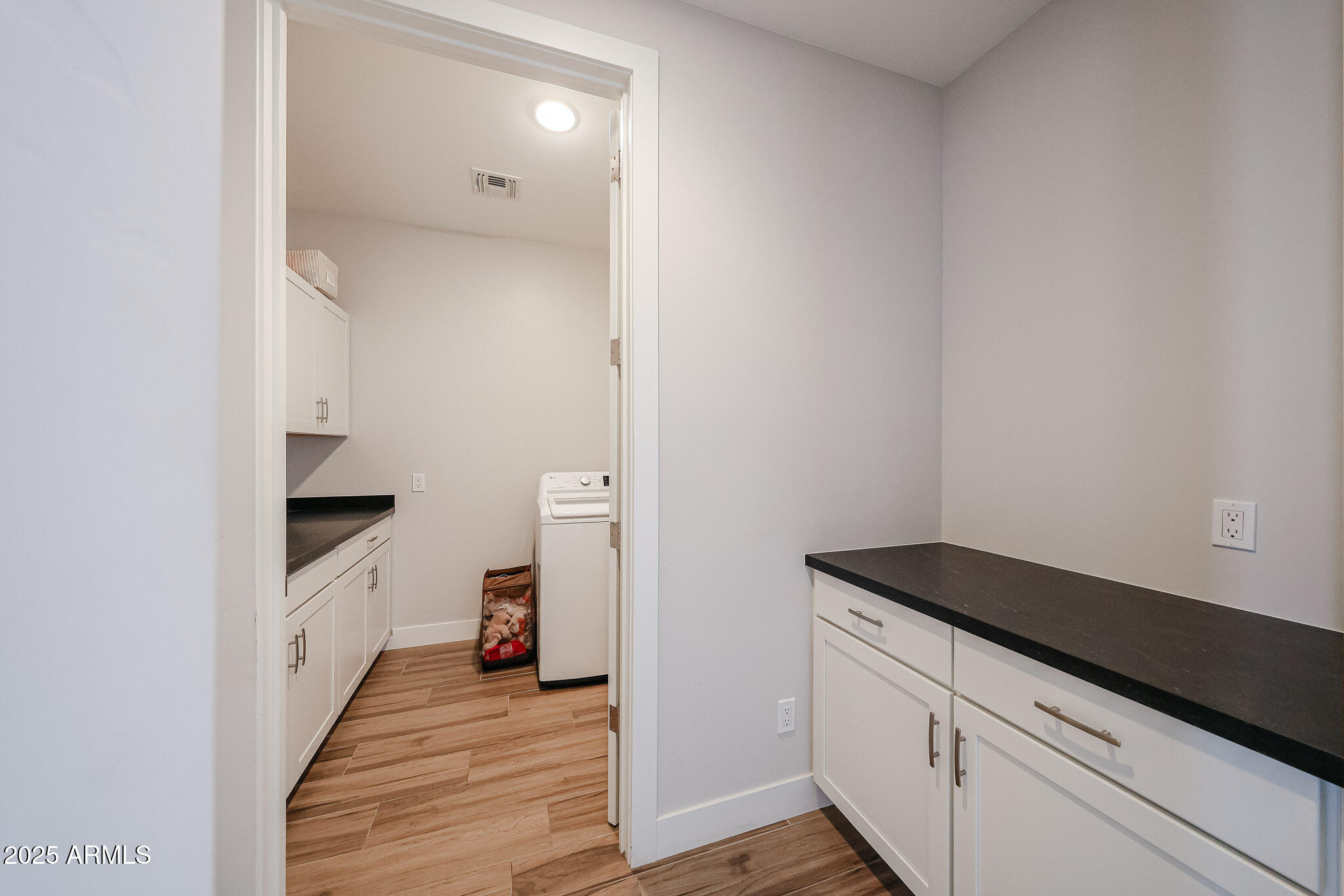 Scottsdale, Arizona 85251, United States, 4 Bedrooms Bedrooms, ,3 BathroomsBathrooms,Residential,Active,252696