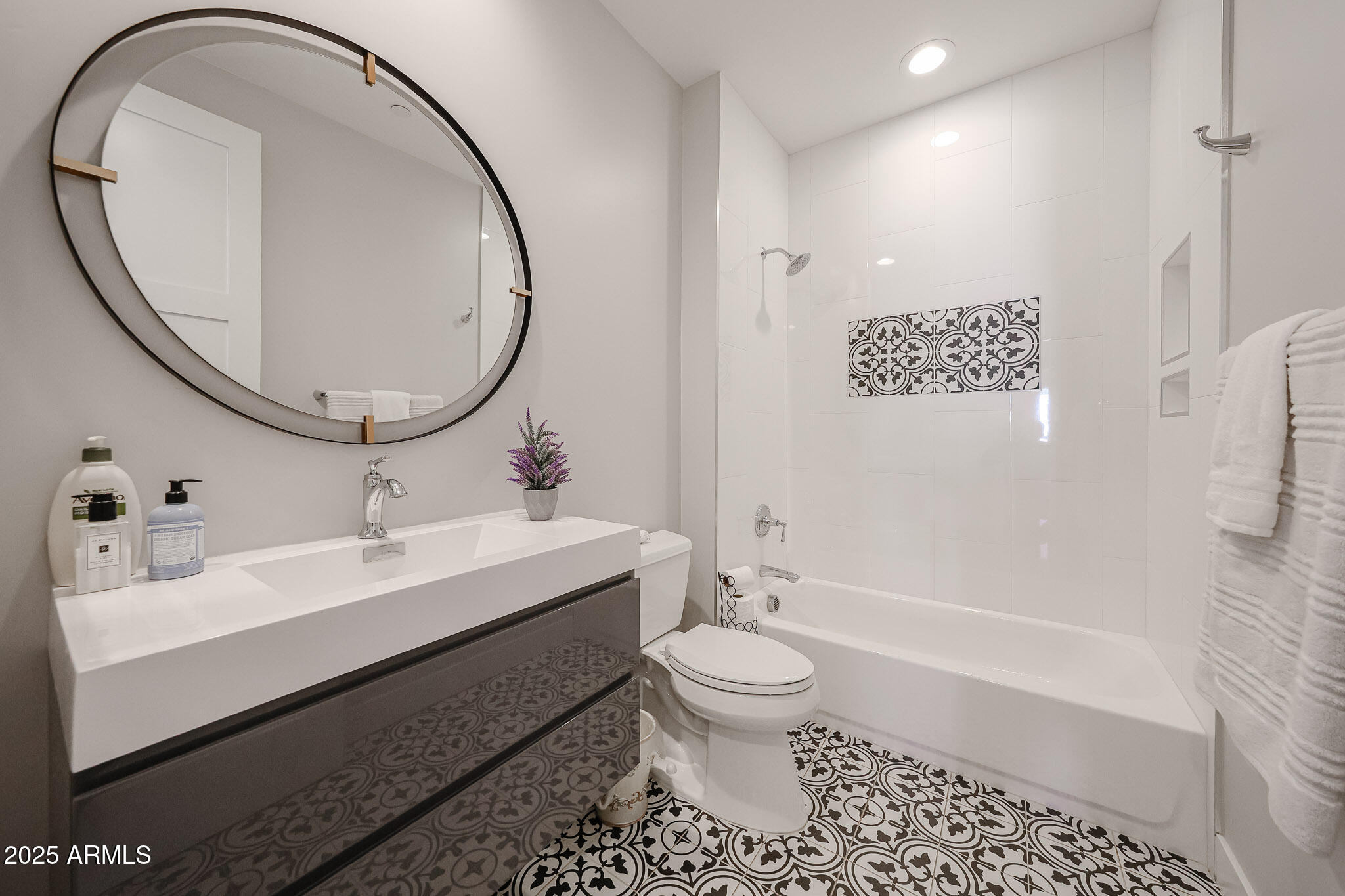 Scottsdale, Arizona 85251, United States, 4 Bedrooms Bedrooms, ,3 BathroomsBathrooms,Residential,Active,252696