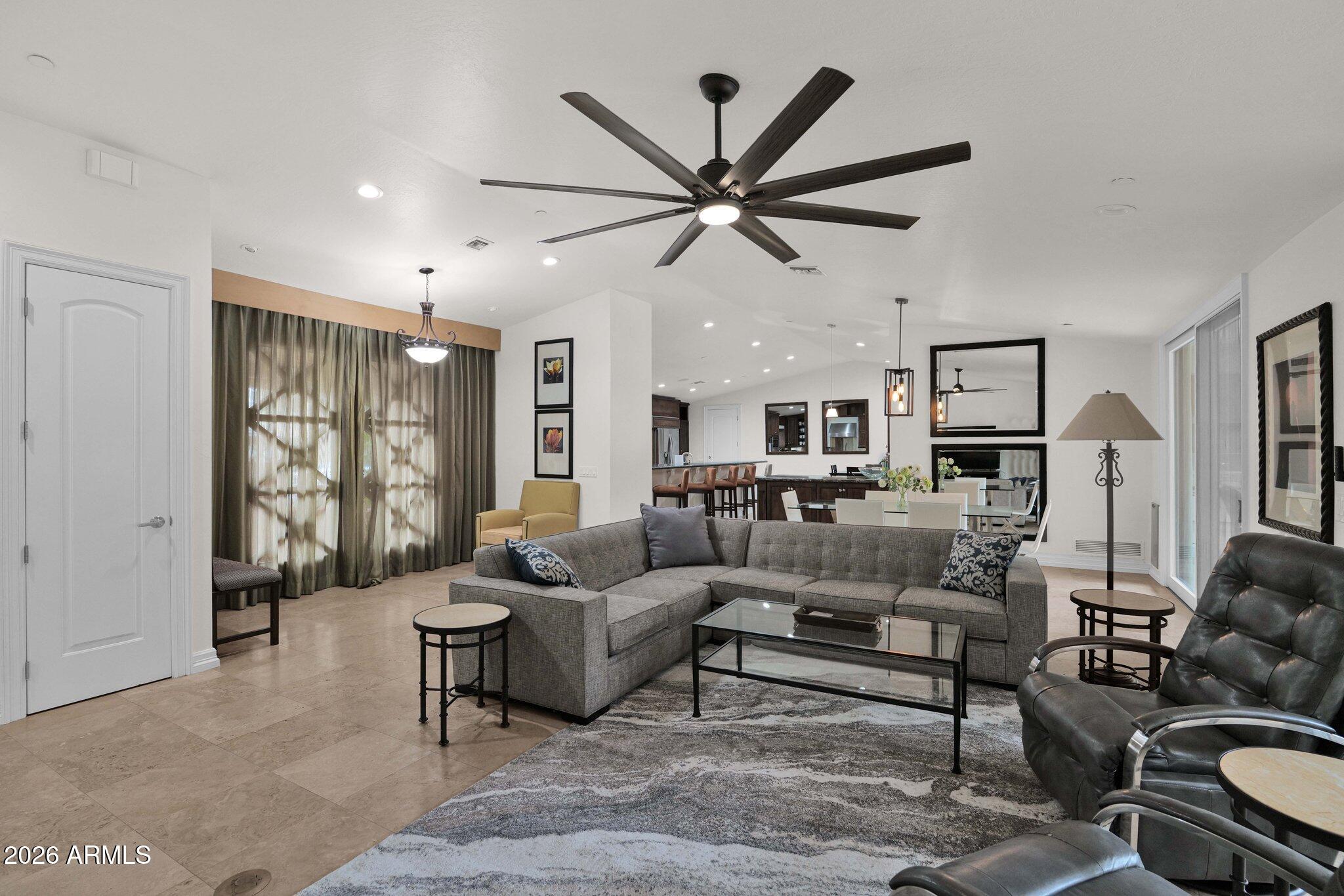 8176 E DEL BARQUERO Drive