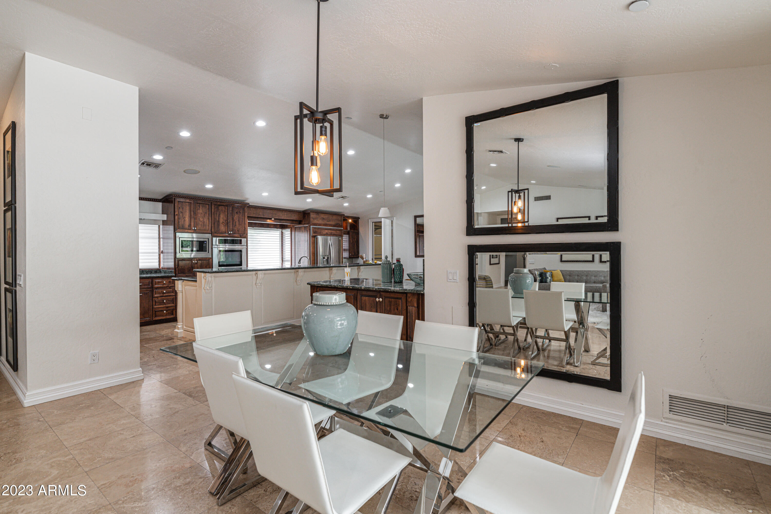 8176 E DEL BARQUERO Drive