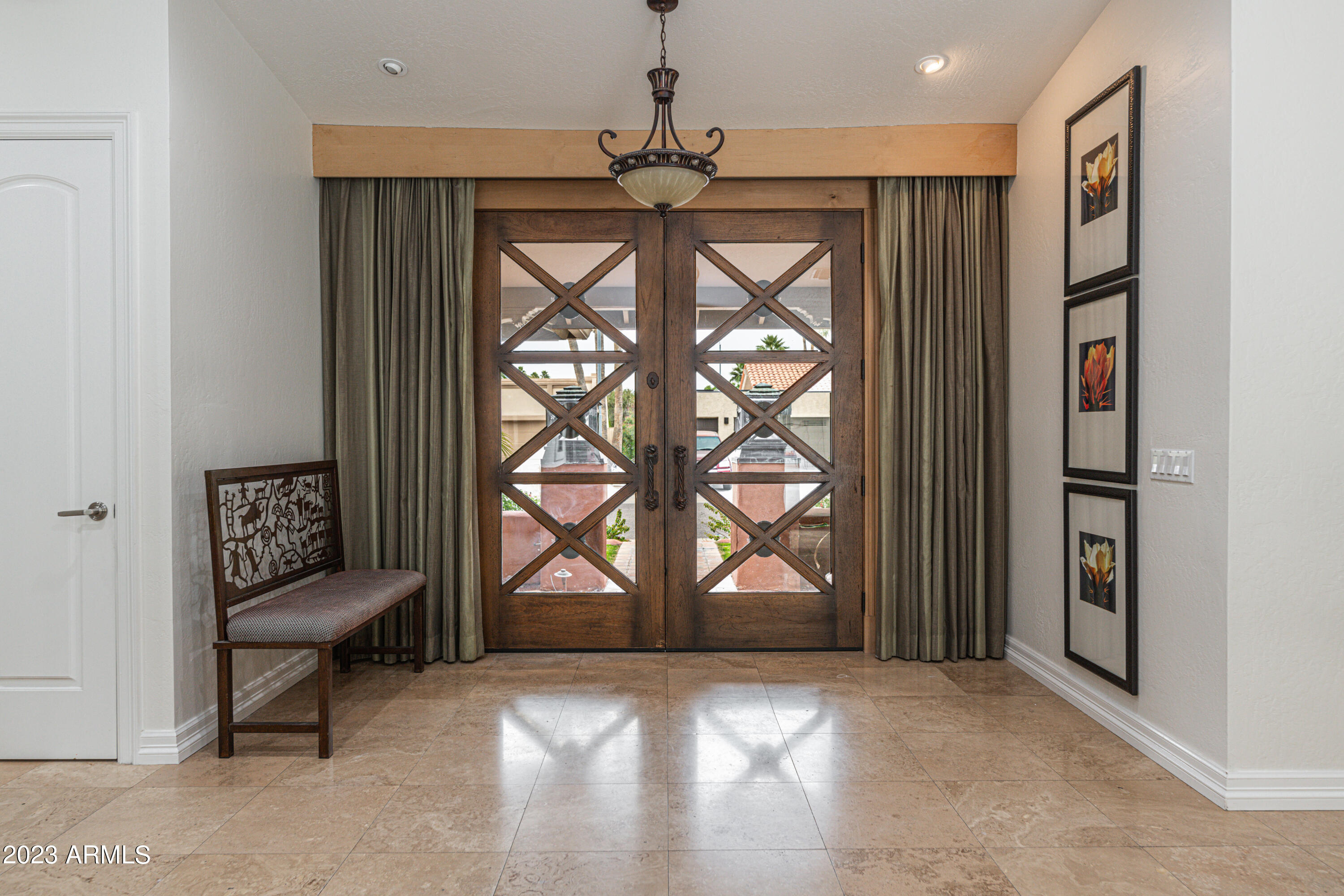 8176 E DEL BARQUERO Drive