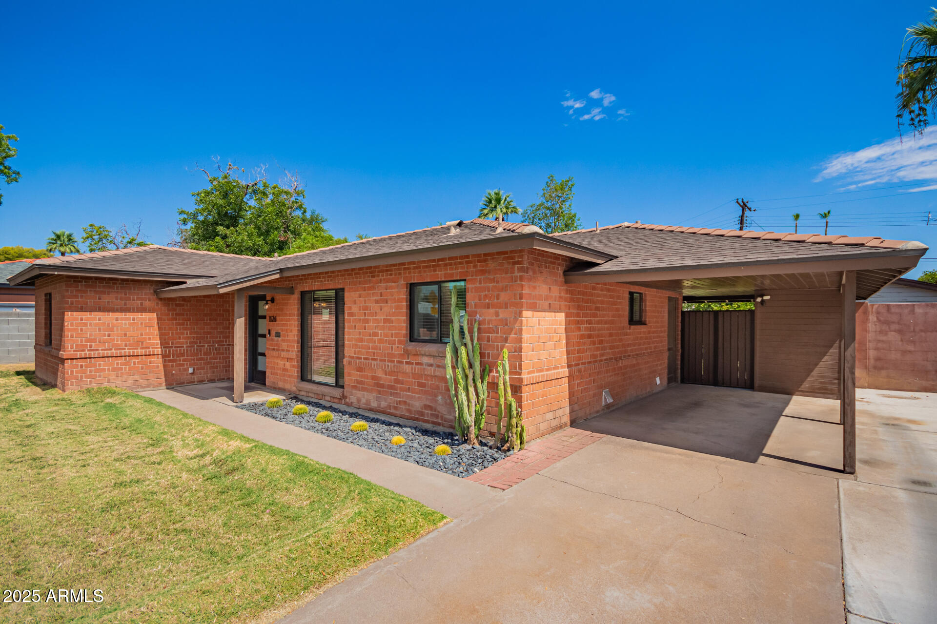 1126 E LAWRENCE Road