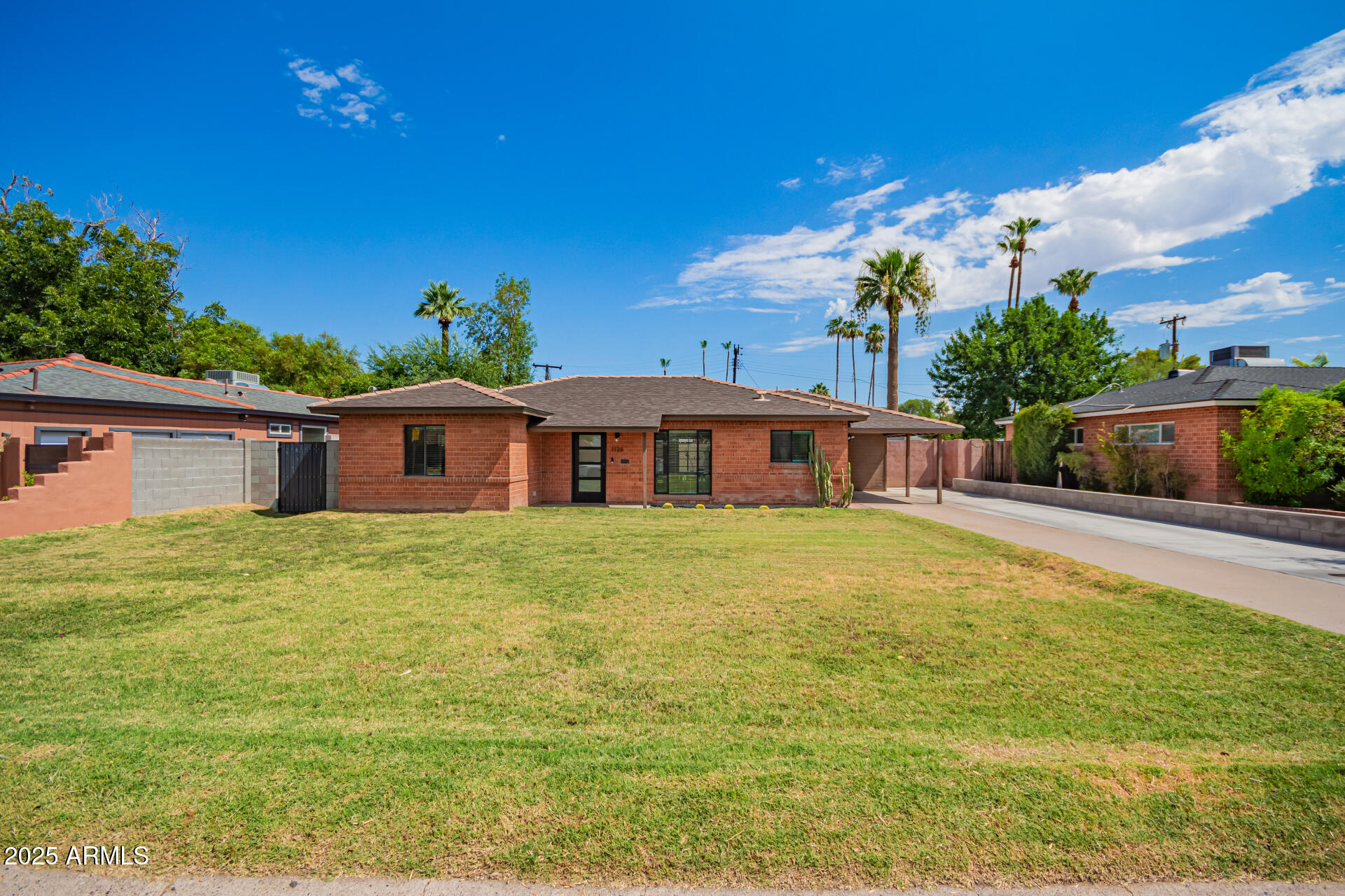 1126 E LAWRENCE Road