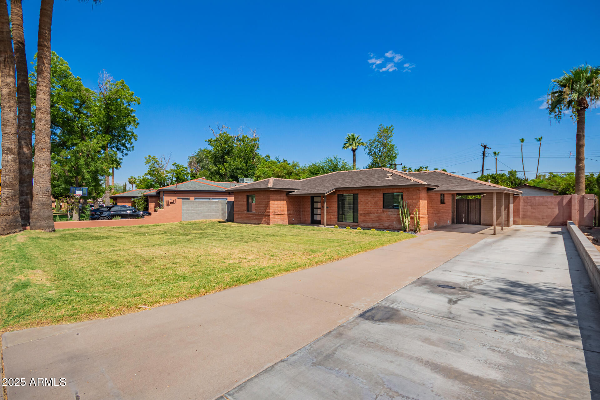 1126 E LAWRENCE Road