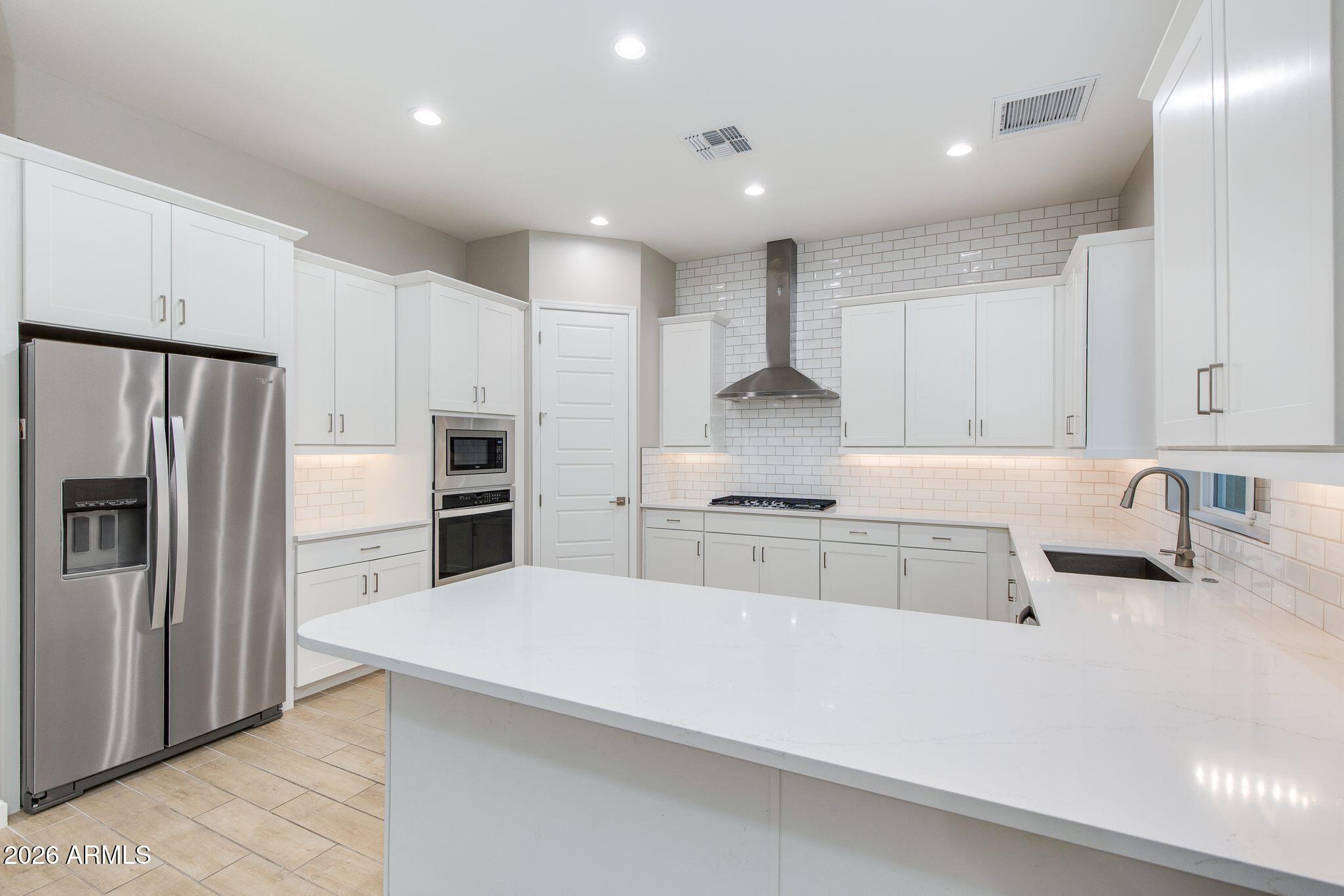 5124 E WOODRIDGE Drive